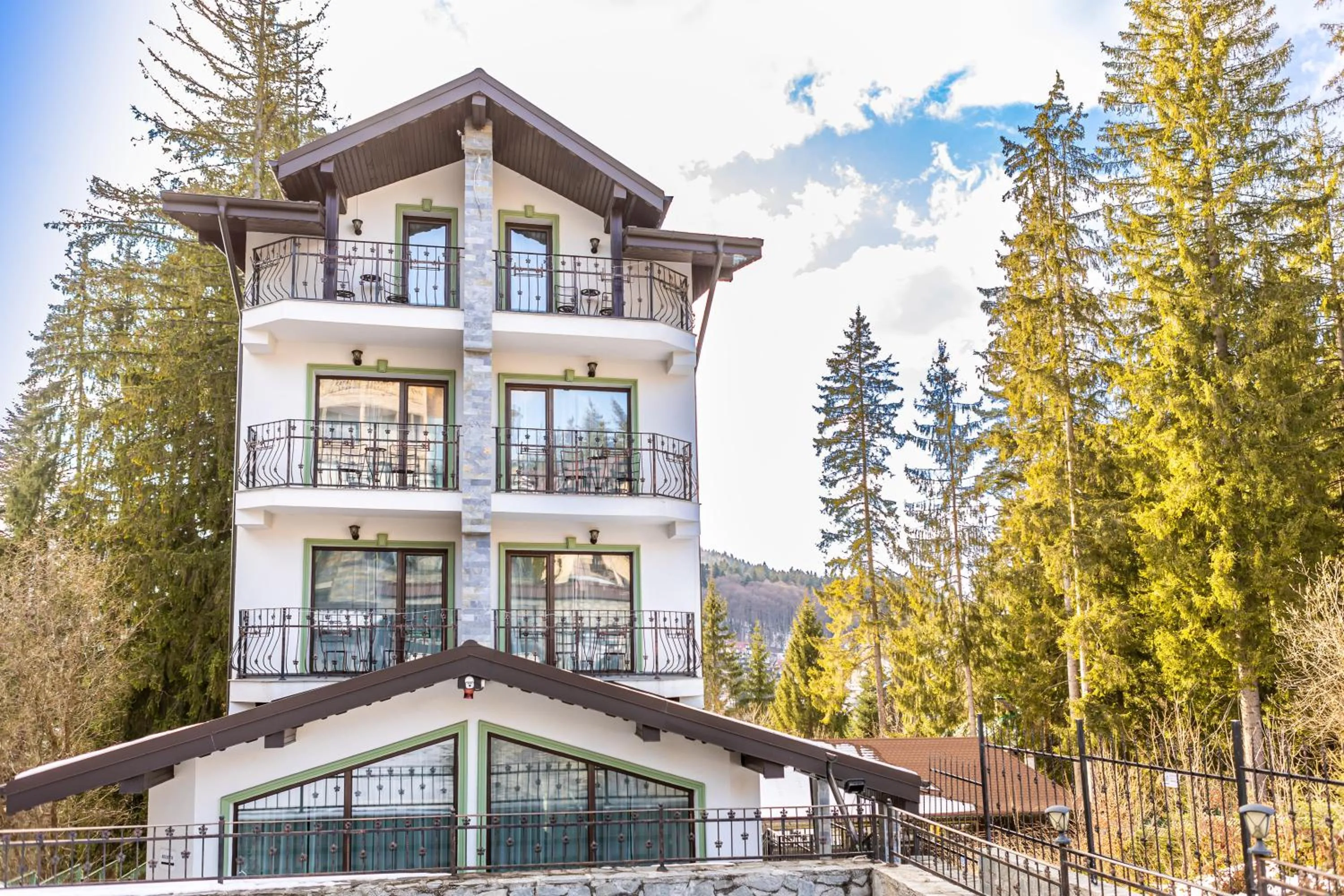 Property building in Pensiunea Hilltop