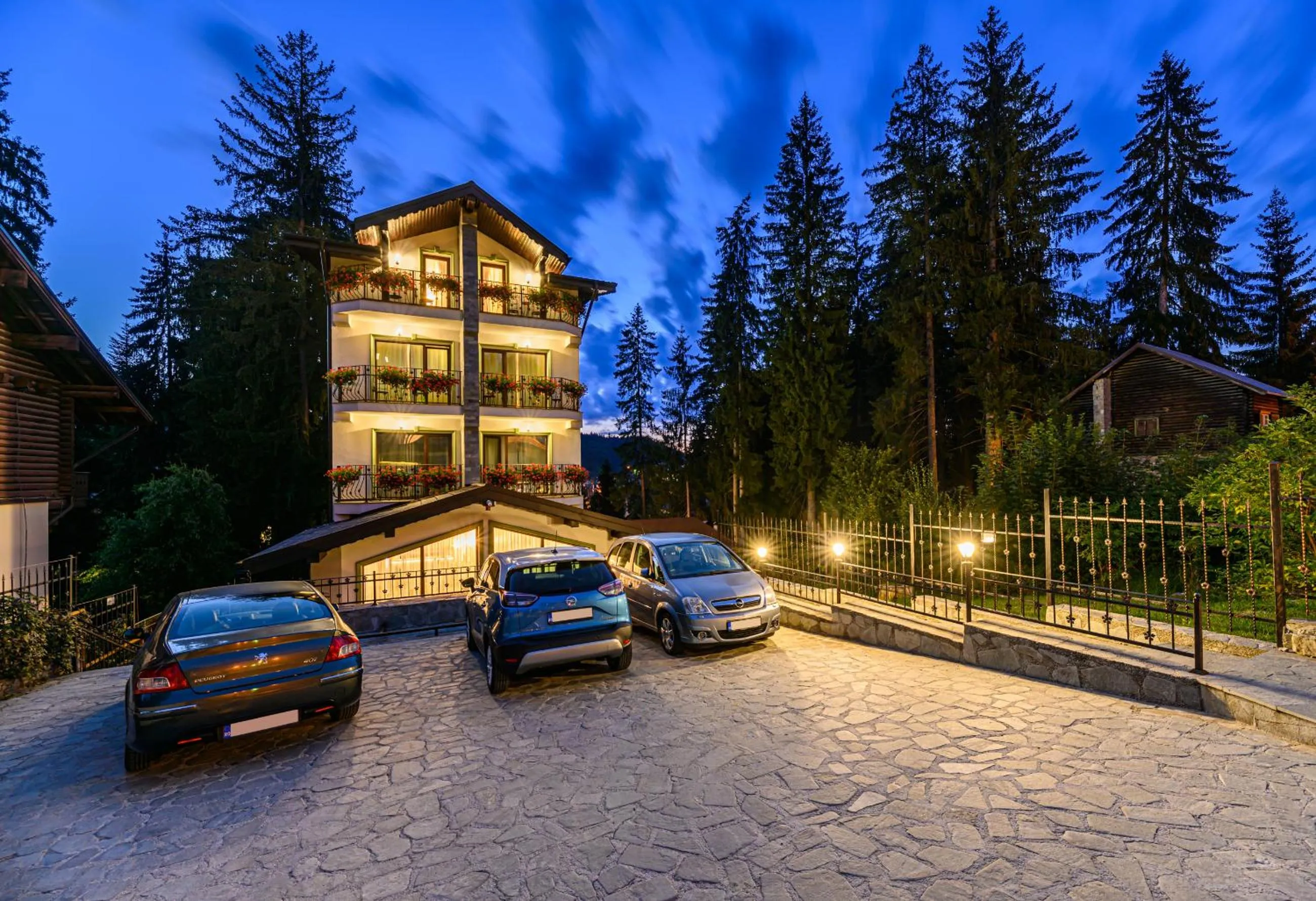 Property building in Pensiunea Hilltop