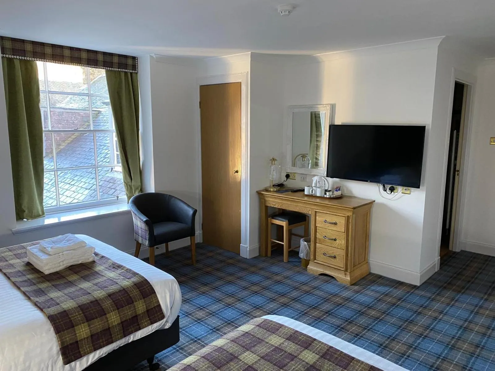 TV and multimedia, Bed in Royal Dunkeld Hotel