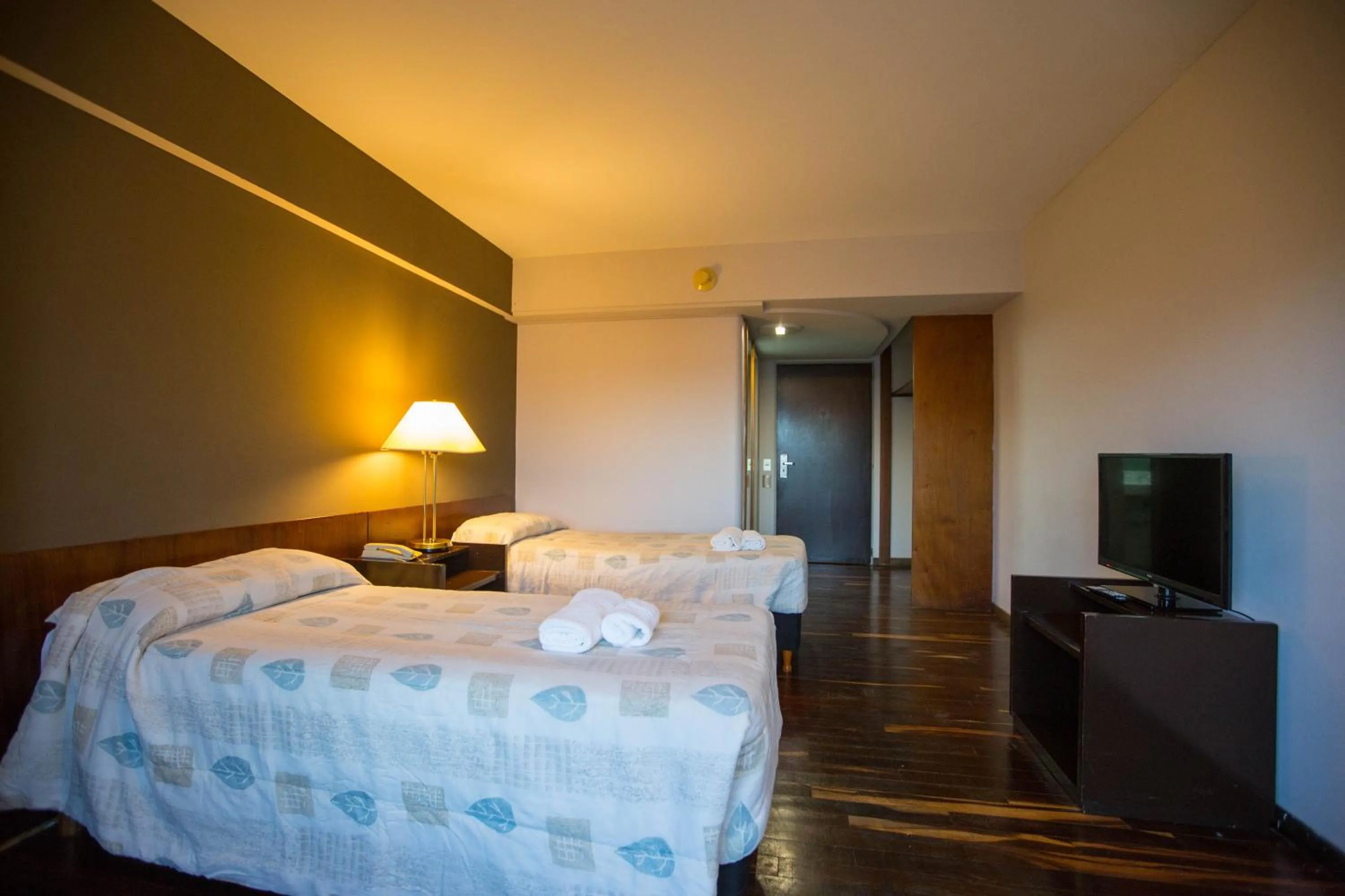 Photo of the whole room in HOTEL BARILOCHE CITY