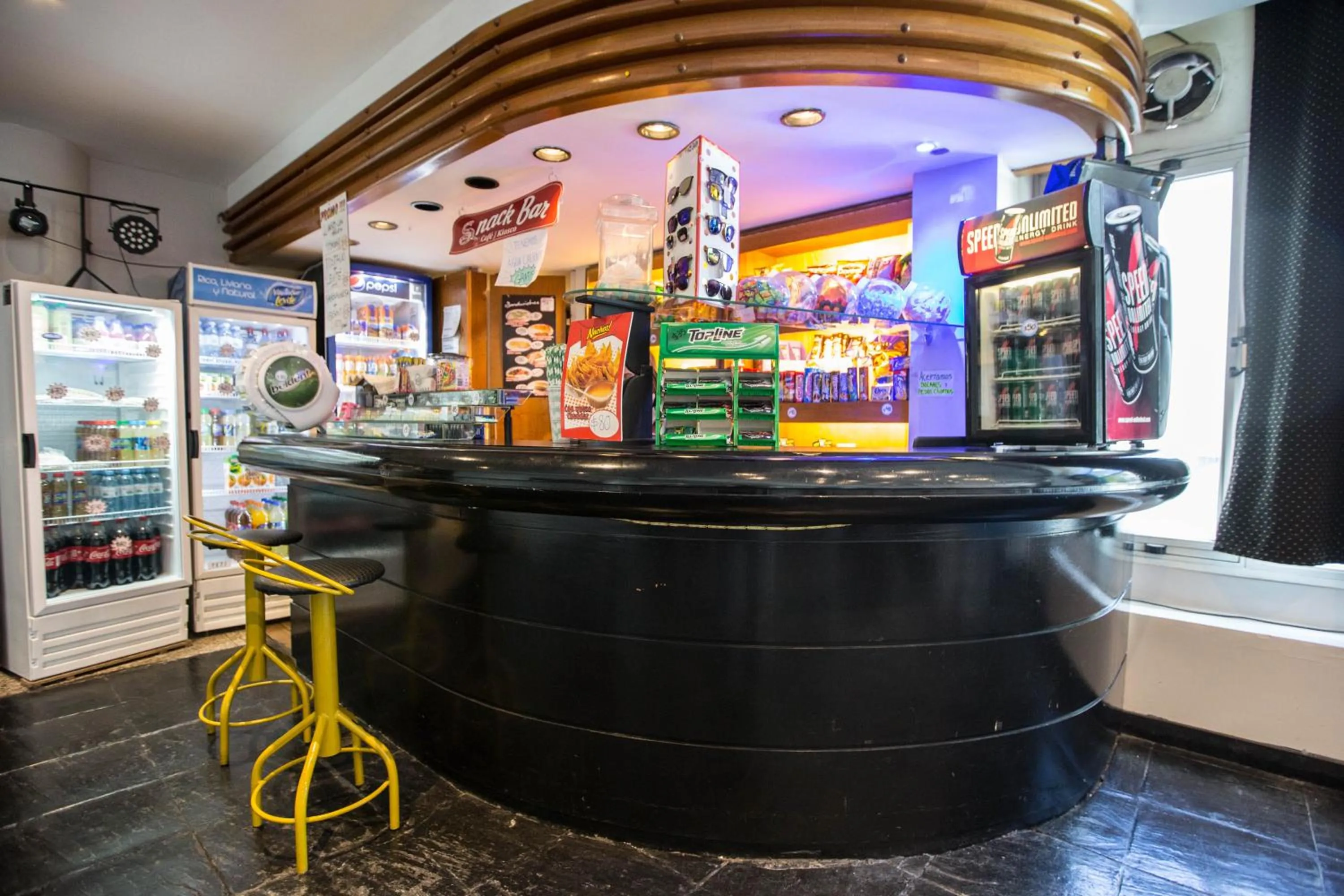 Lounge or bar in HOTEL BARILOCHE CITY