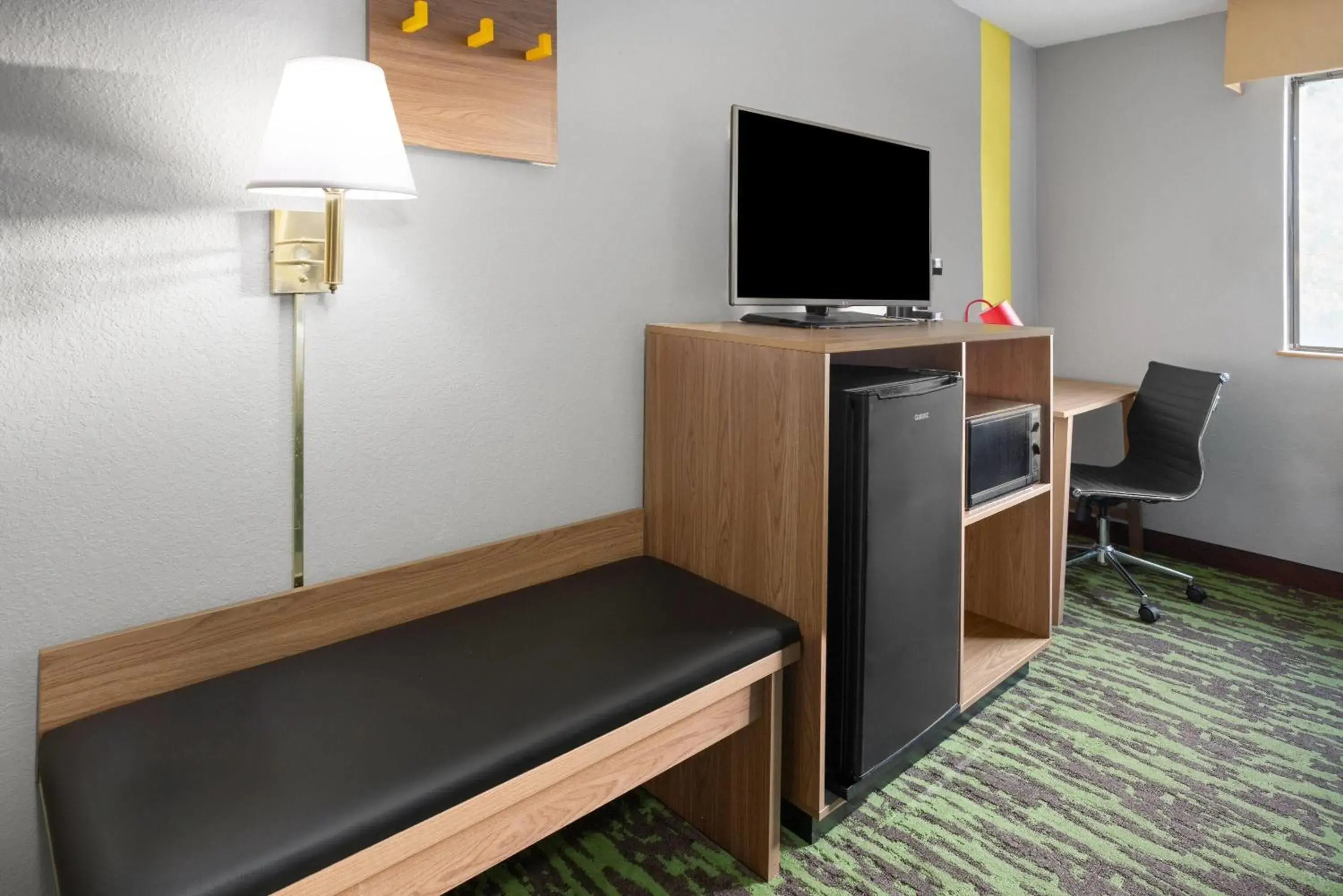 Photo of the whole room in Super 8 by Wyndham New Stanton Photo of the whole room in Super 8 by Wyndham New Stanton