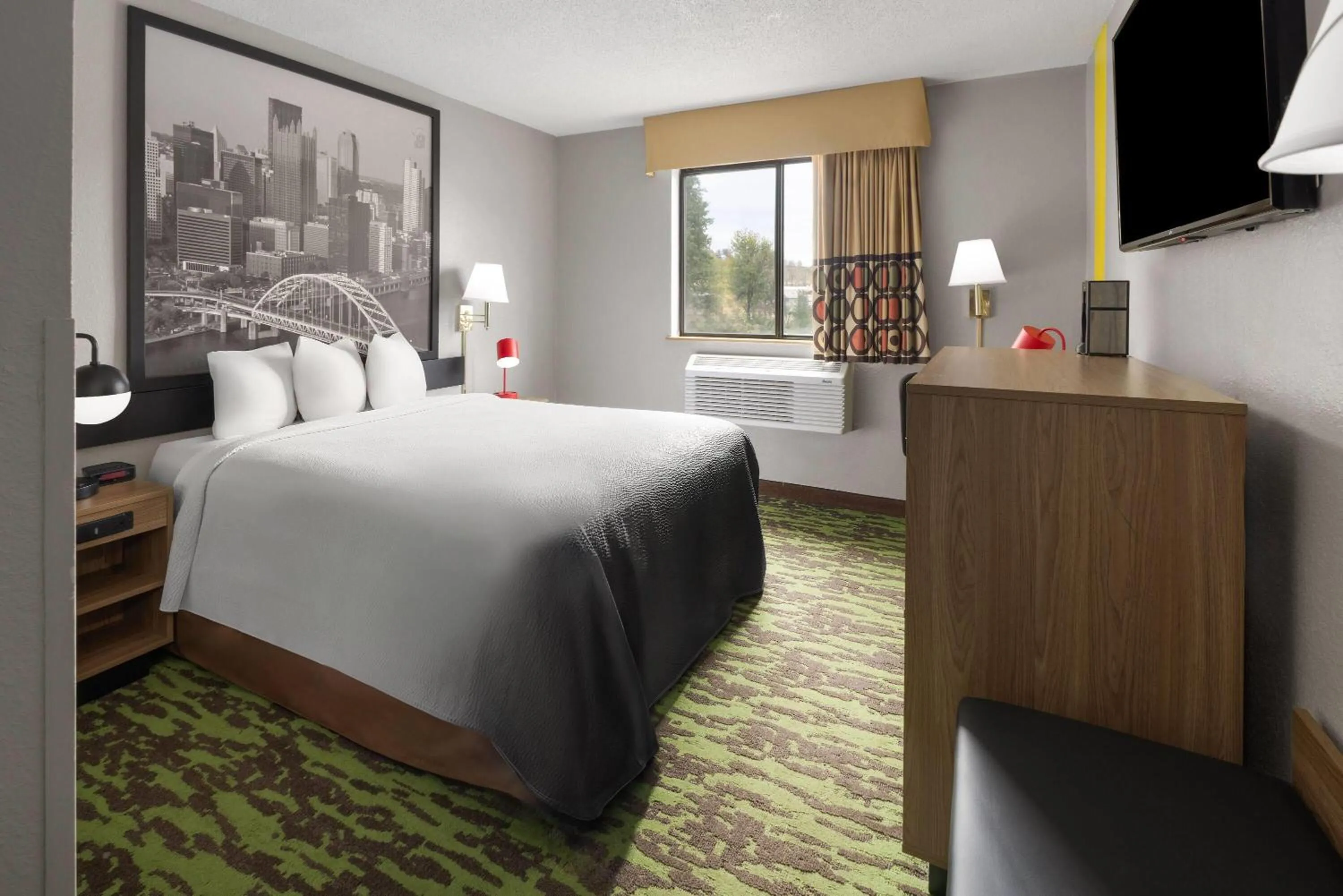 Photo of the whole room, Bed in Super 8 by Wyndham New Stanton