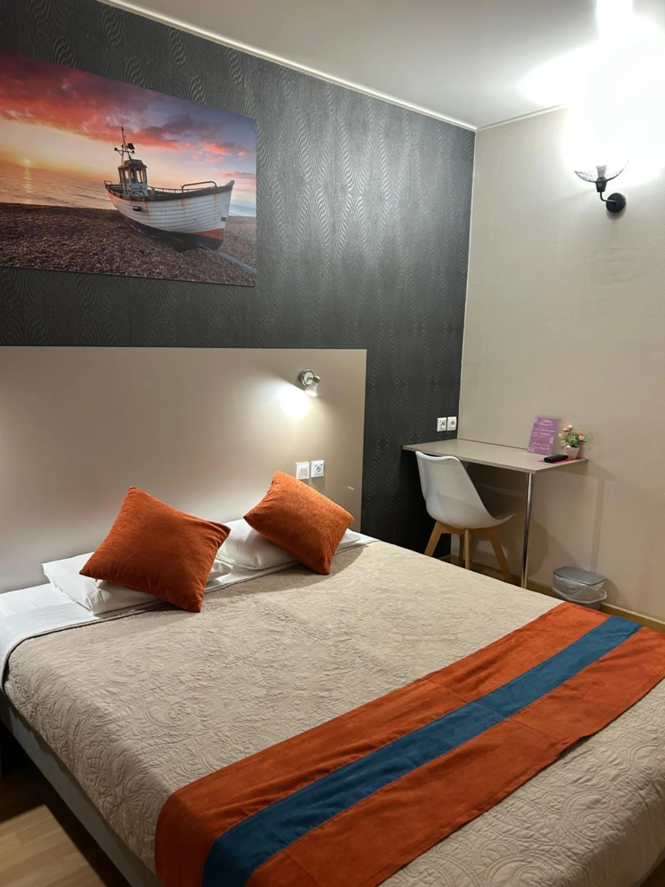 Bed in Hotel de Normandie