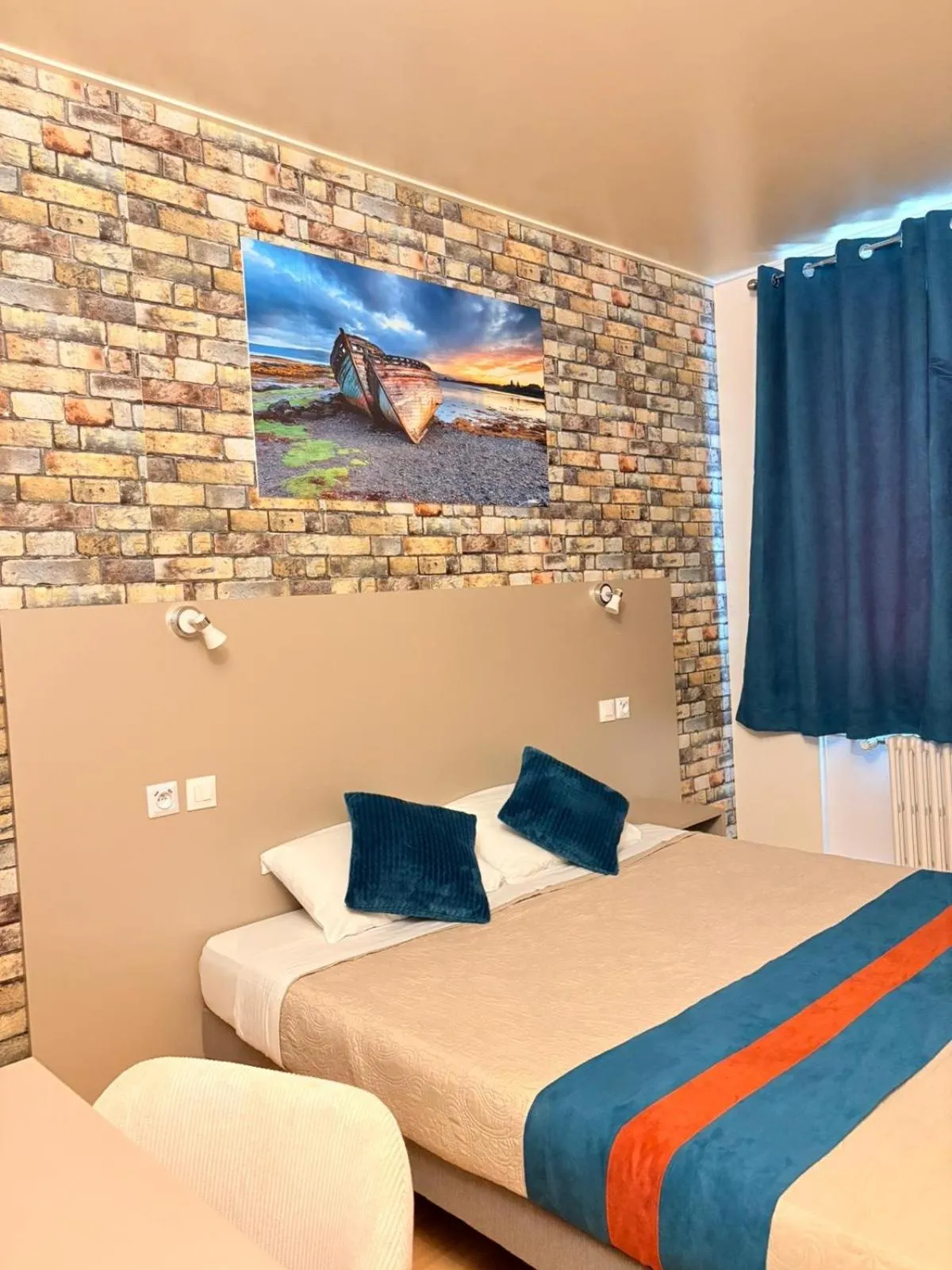 Bed in Hotel de Normandie