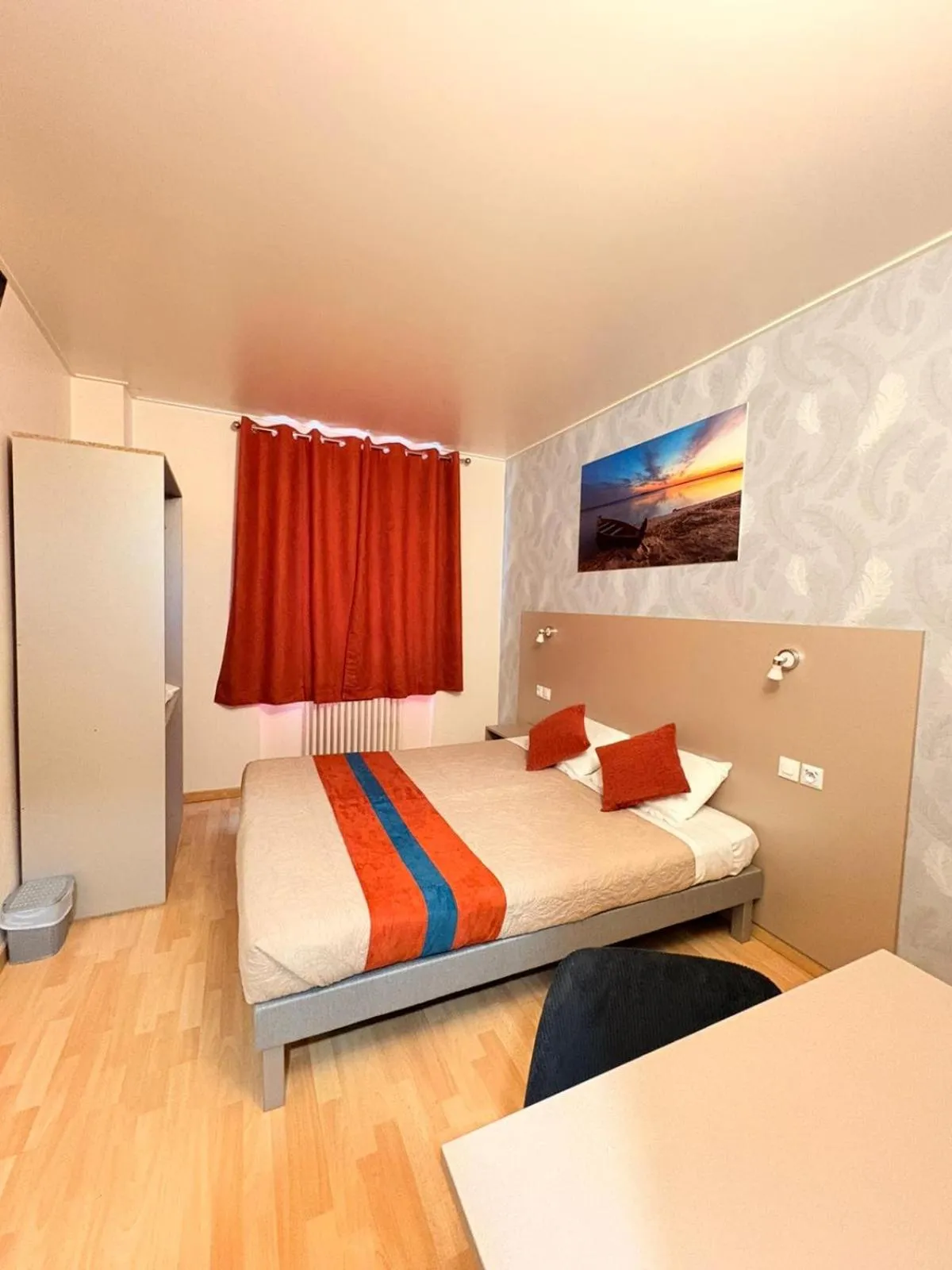 Bed in Hotel de Normandie