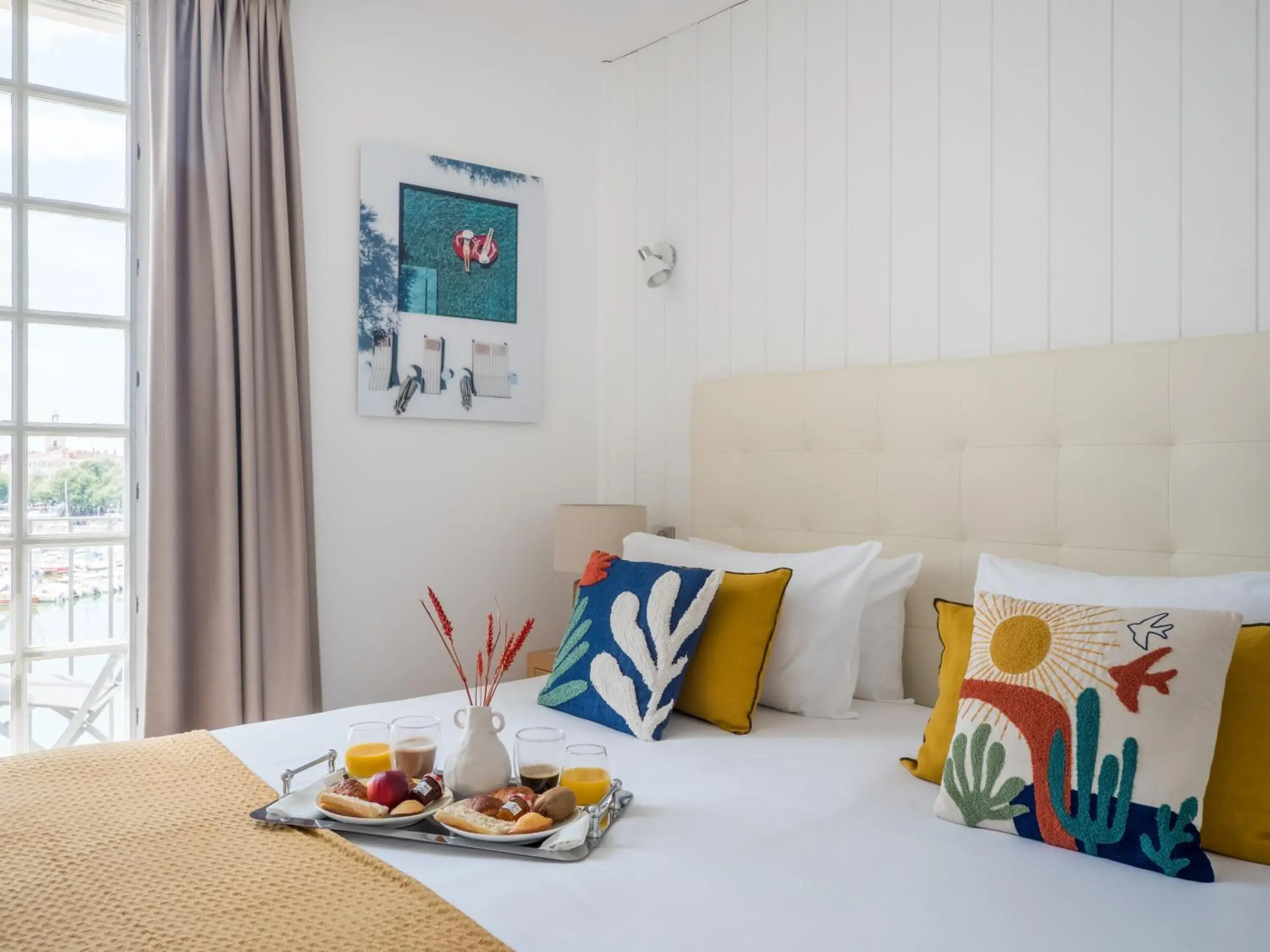 Bedroom, Bed in Tour de Nesle La Rochelle Vieux Port 3 etoiles Bedroom, Bed in Tour de Nesle La Rochelle Vieux Port 3 etoiles