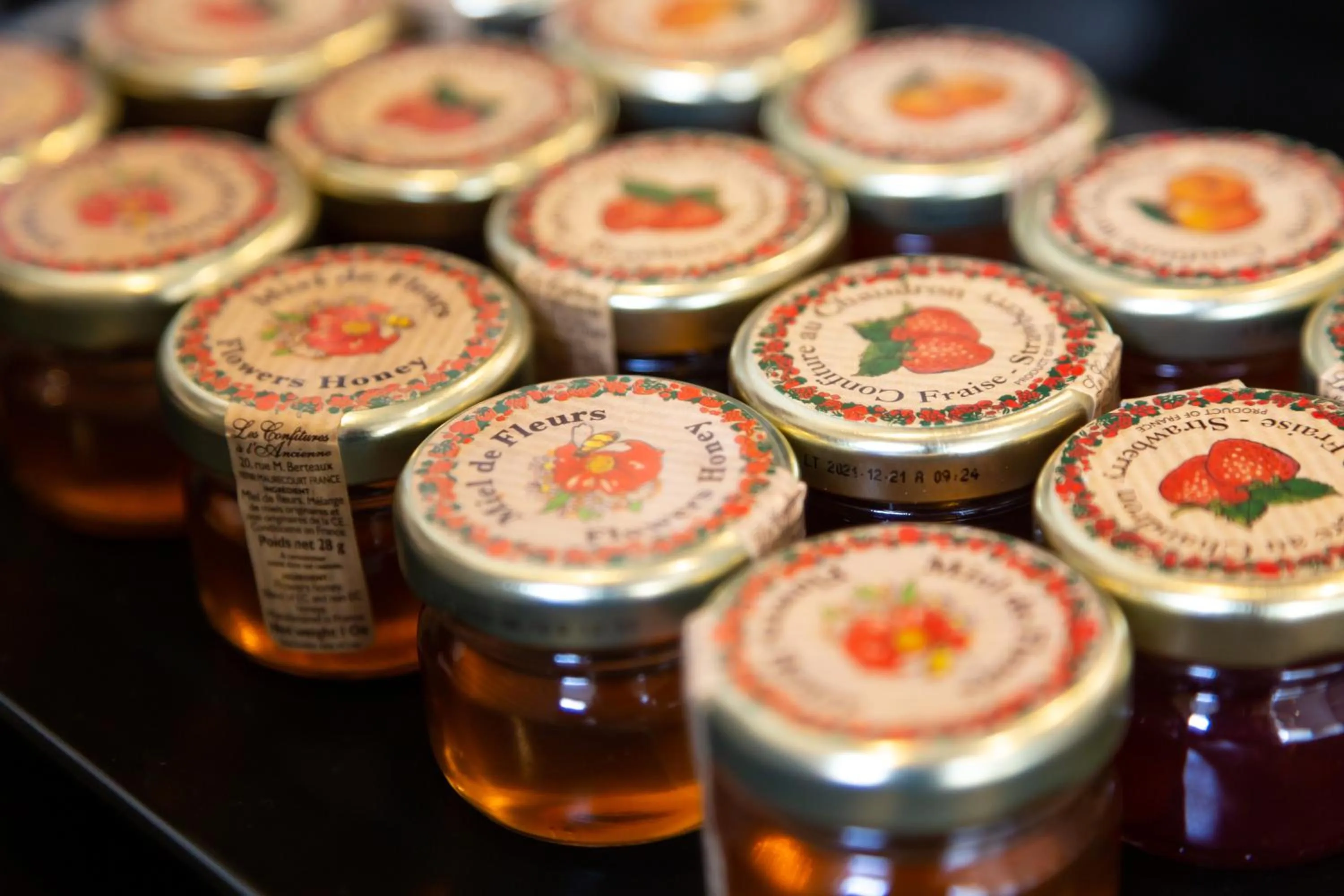 Food and drinks in Tour de Nesle La Rochelle Vieux Port 3 etoiles