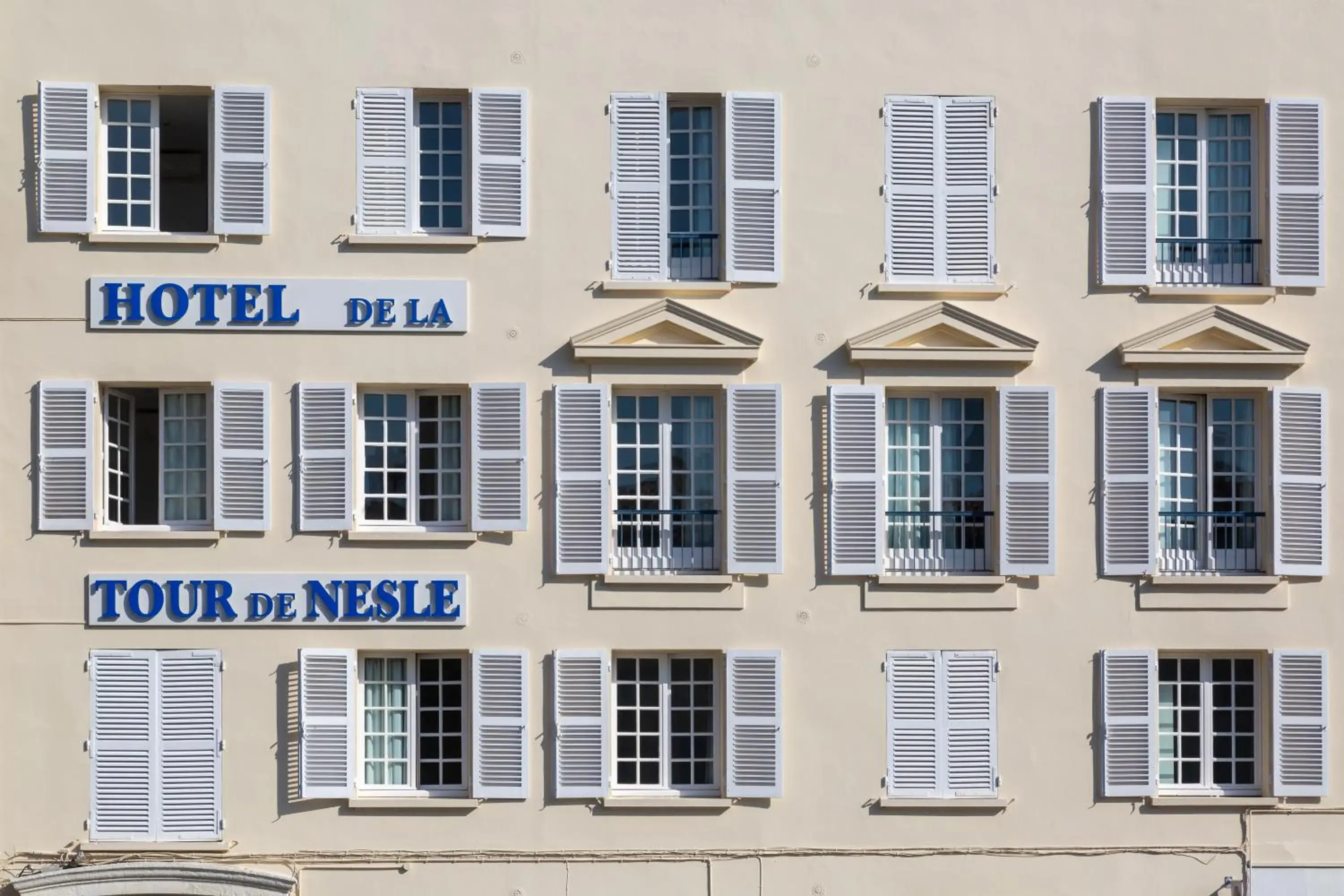 Property building in Tour de Nesle La Rochelle Vieux Port 3 etoiles Property building in Tour de Nesle La Rochelle Vieux Port 3 etoiles
