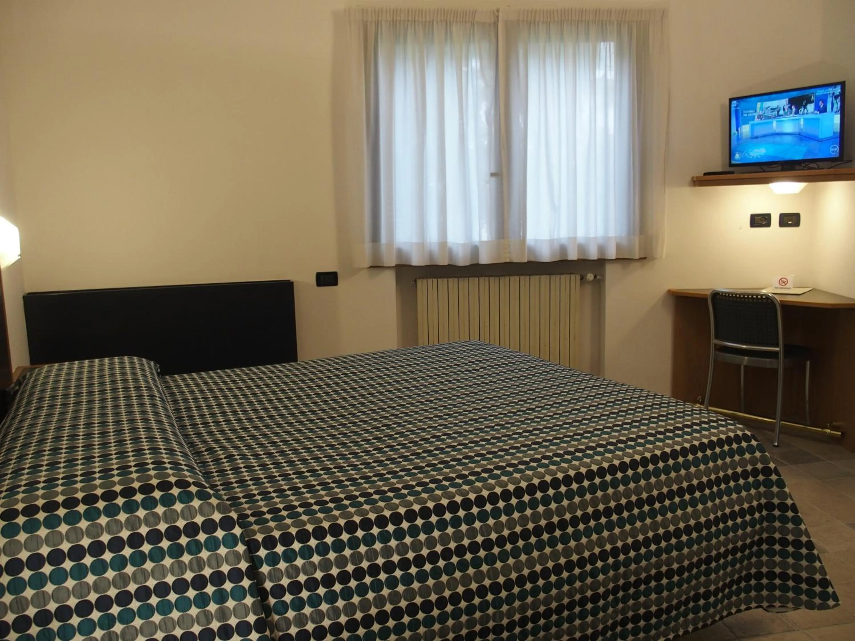 Photo of the whole room, Bed in Hotel Eden