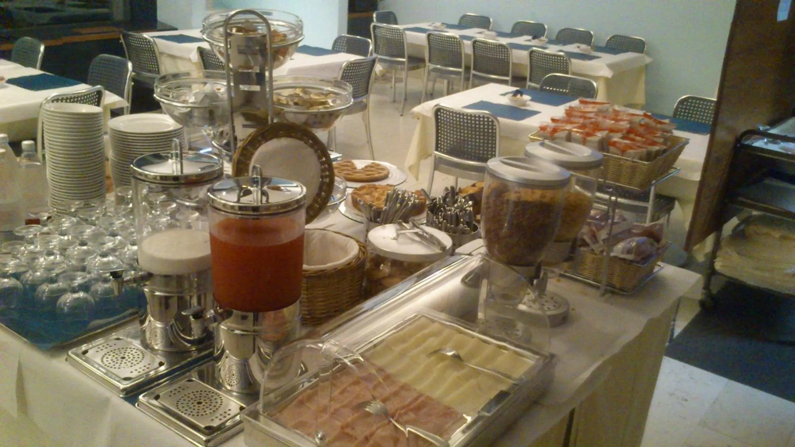 Food and drinks in Hotel Eden