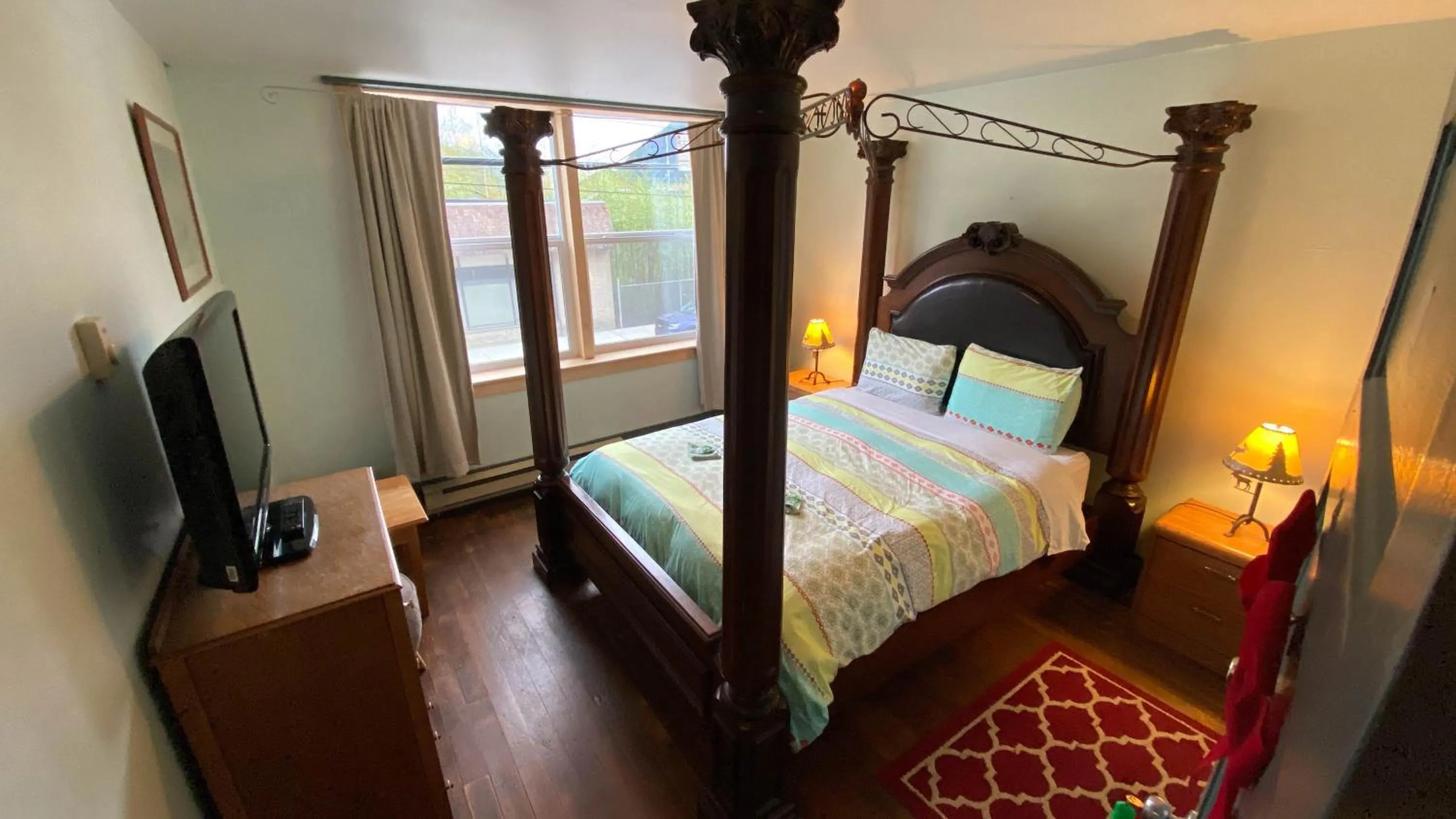 Photo of the whole room, Bed in Historic Hotel Bayview