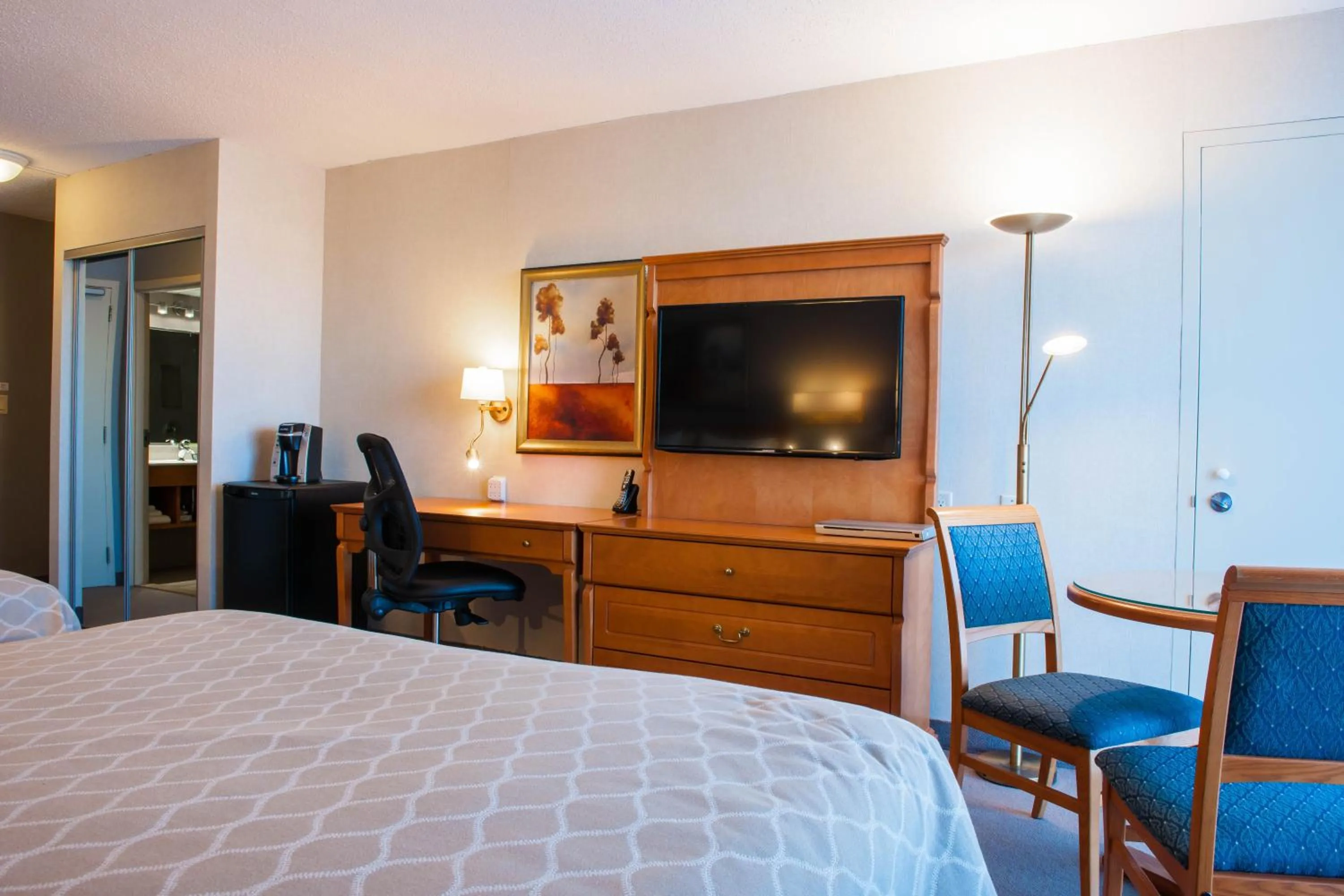 Bedroom, Bed in Hôtel Castel