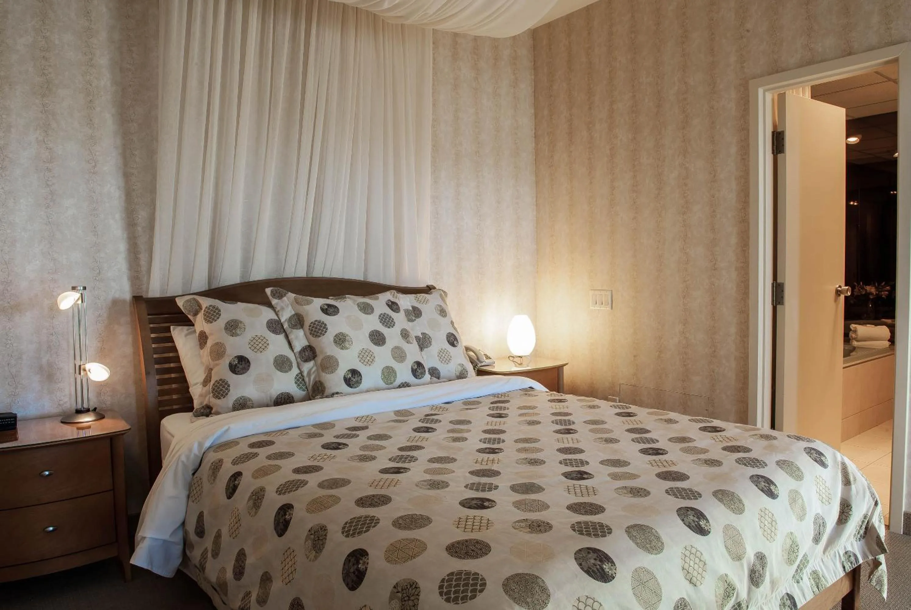 Bedroom, Bed in Hôtel Castel