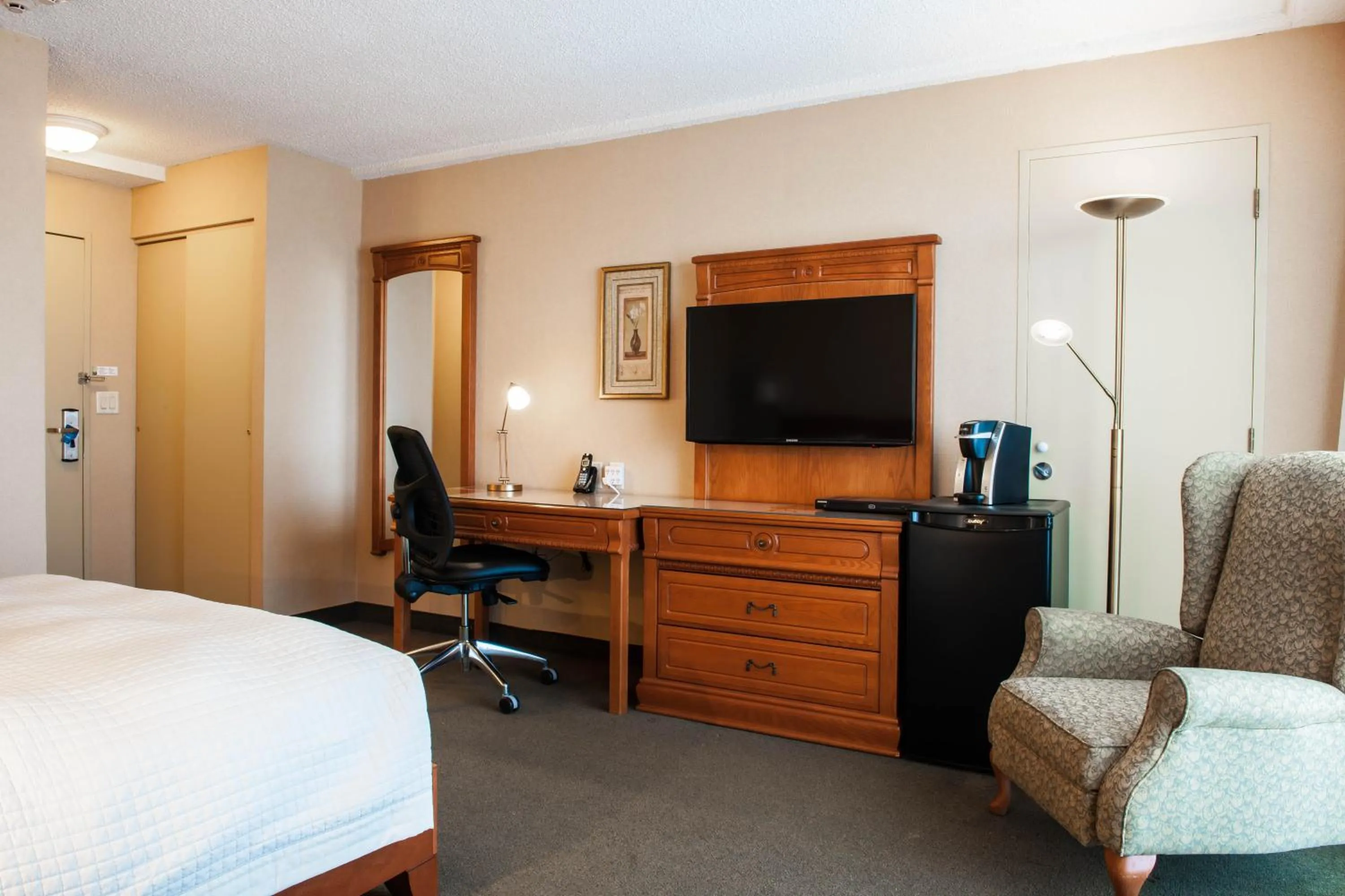 Bedroom, Bed in Hôtel Castel