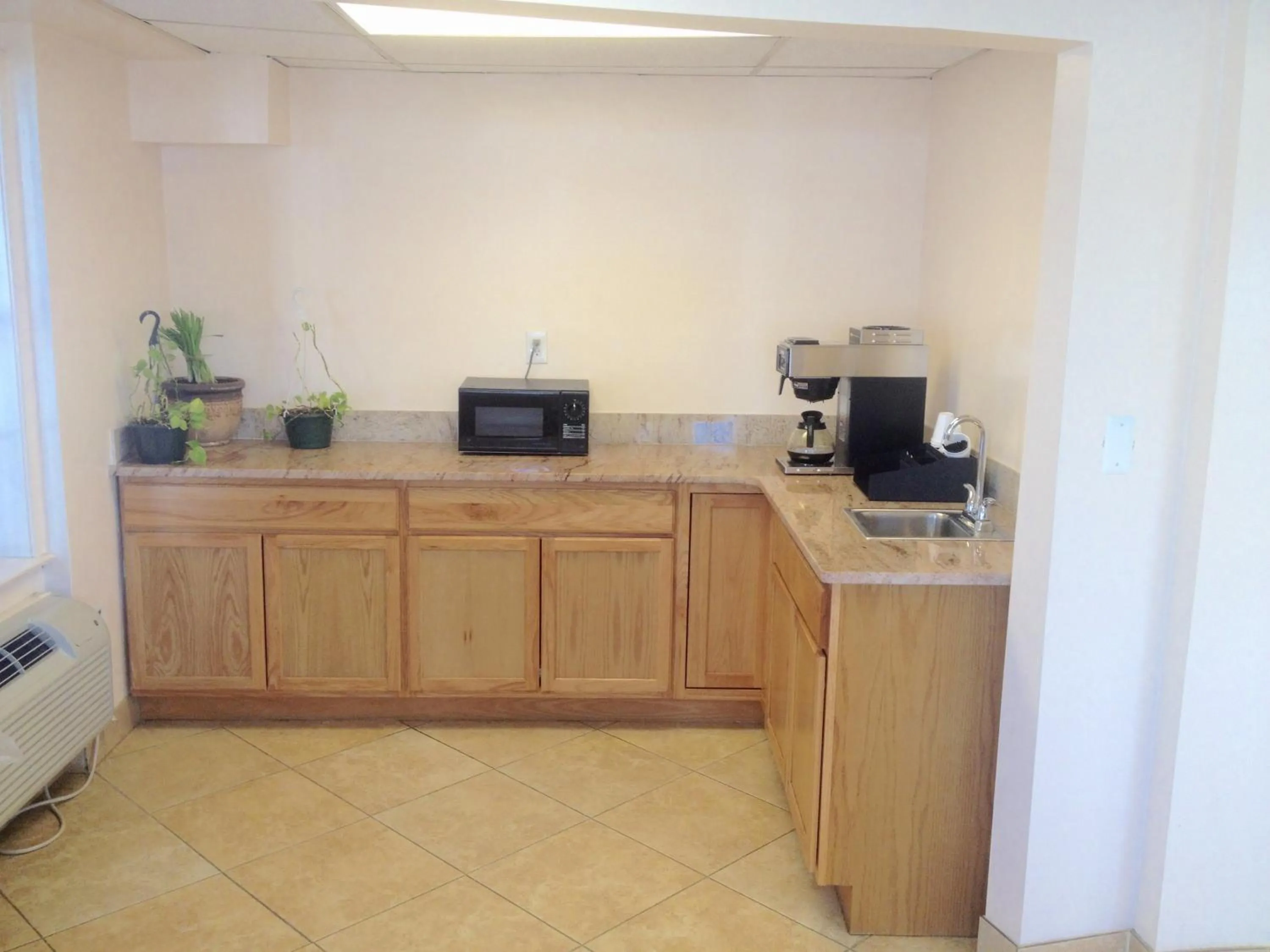Coffee/tea facilities in Tappan Zee Hotel