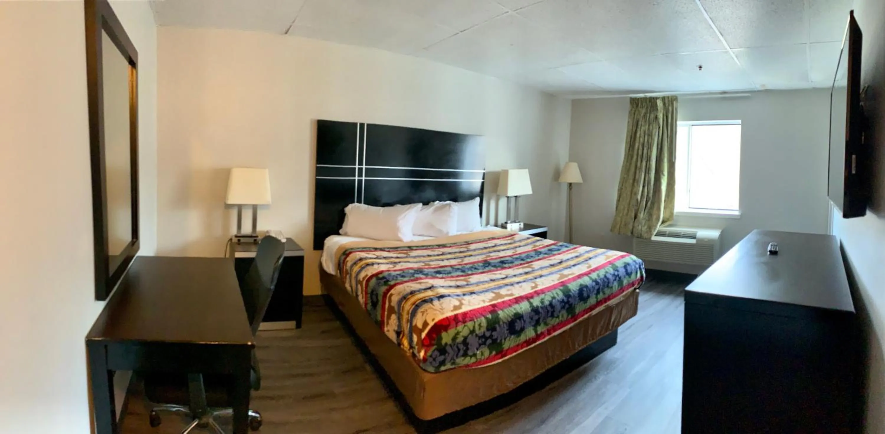 Bed in Tappan Zee Hotel