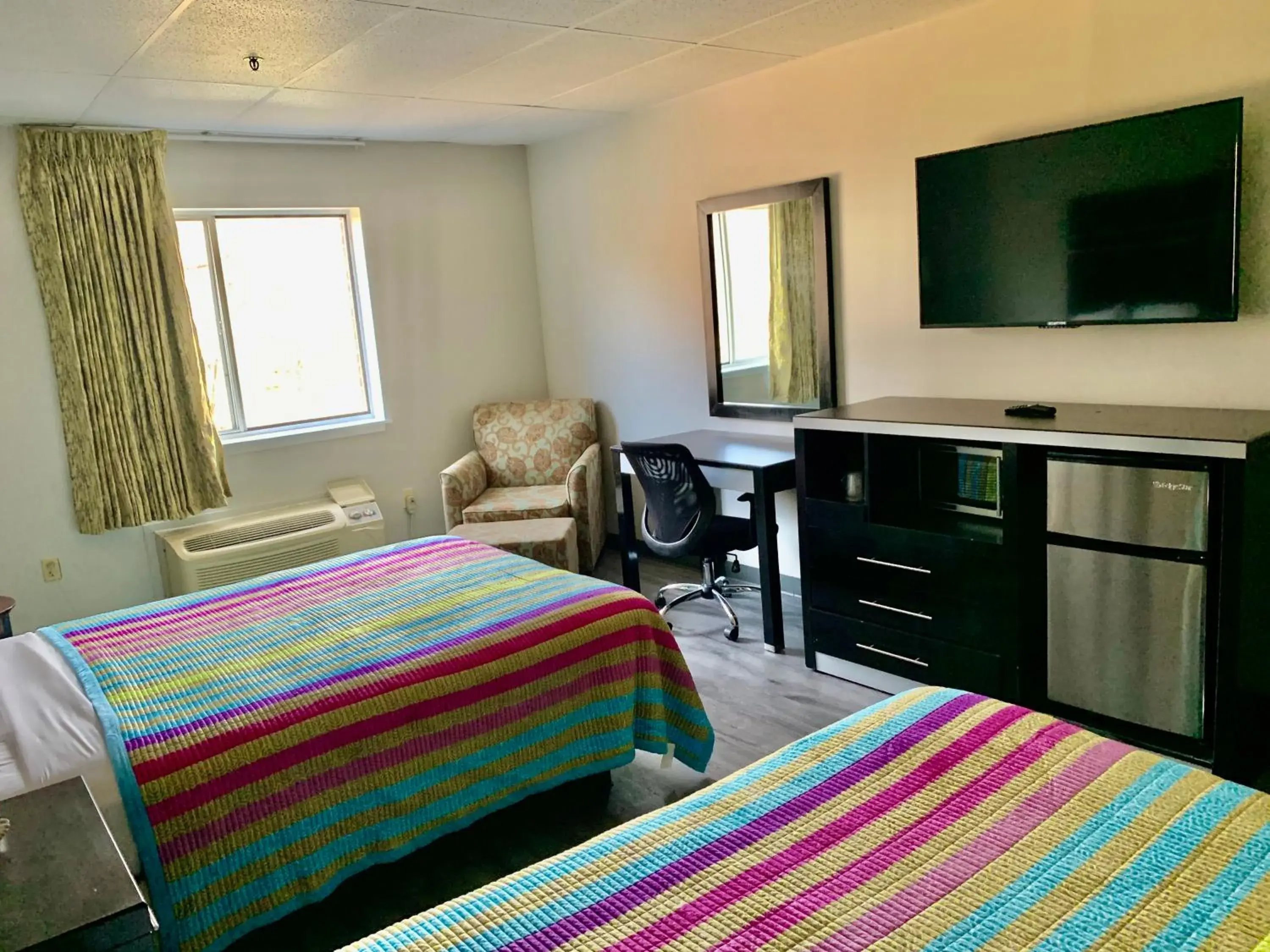 Double Room with Two Double Beds in Tappan Zee Hotel Double Room with Two Double Beds in Tappan Zee Hotel