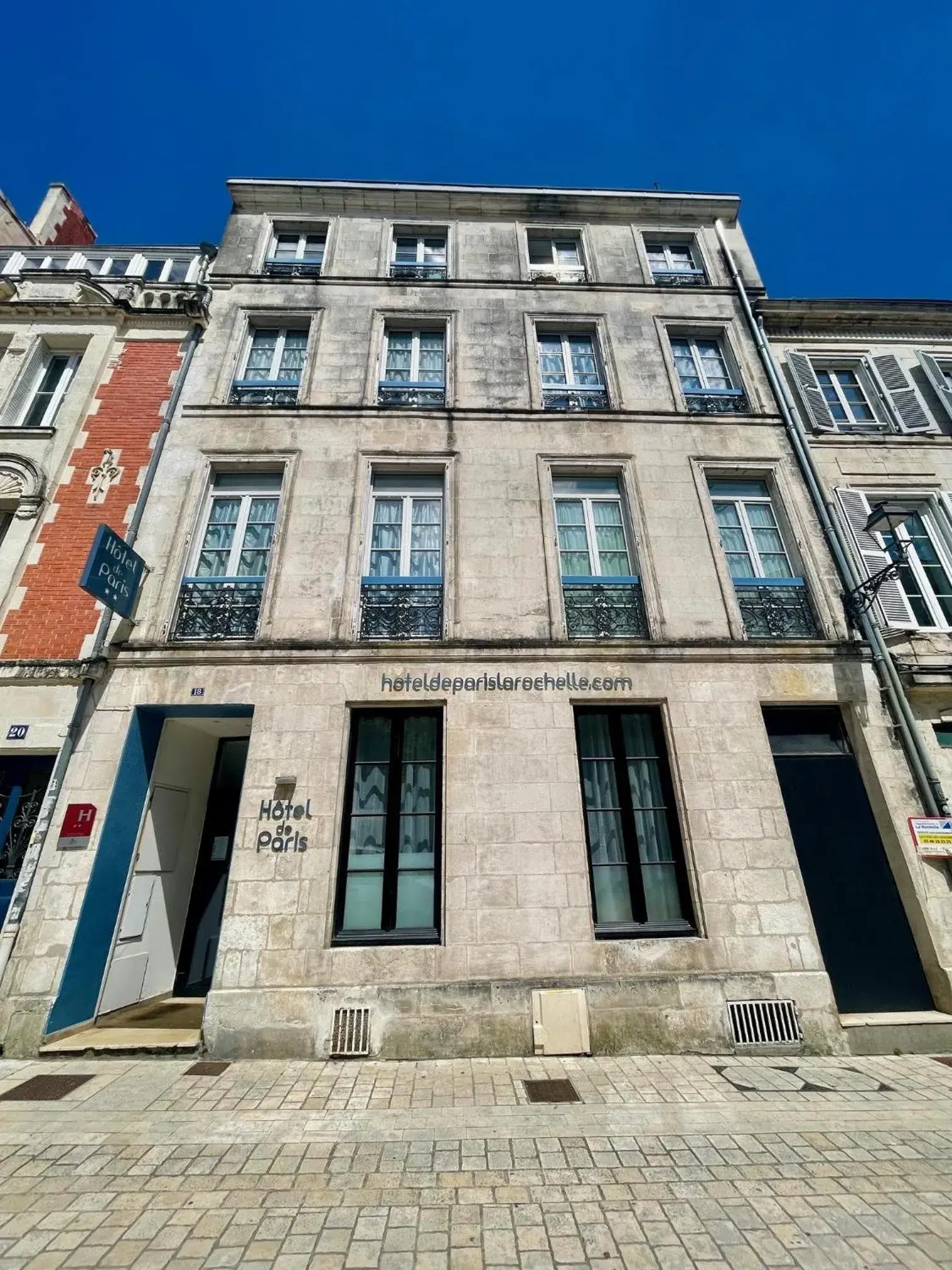 Facade/entrance in Hotel de Paris Facade/entrance in Hotel de Paris