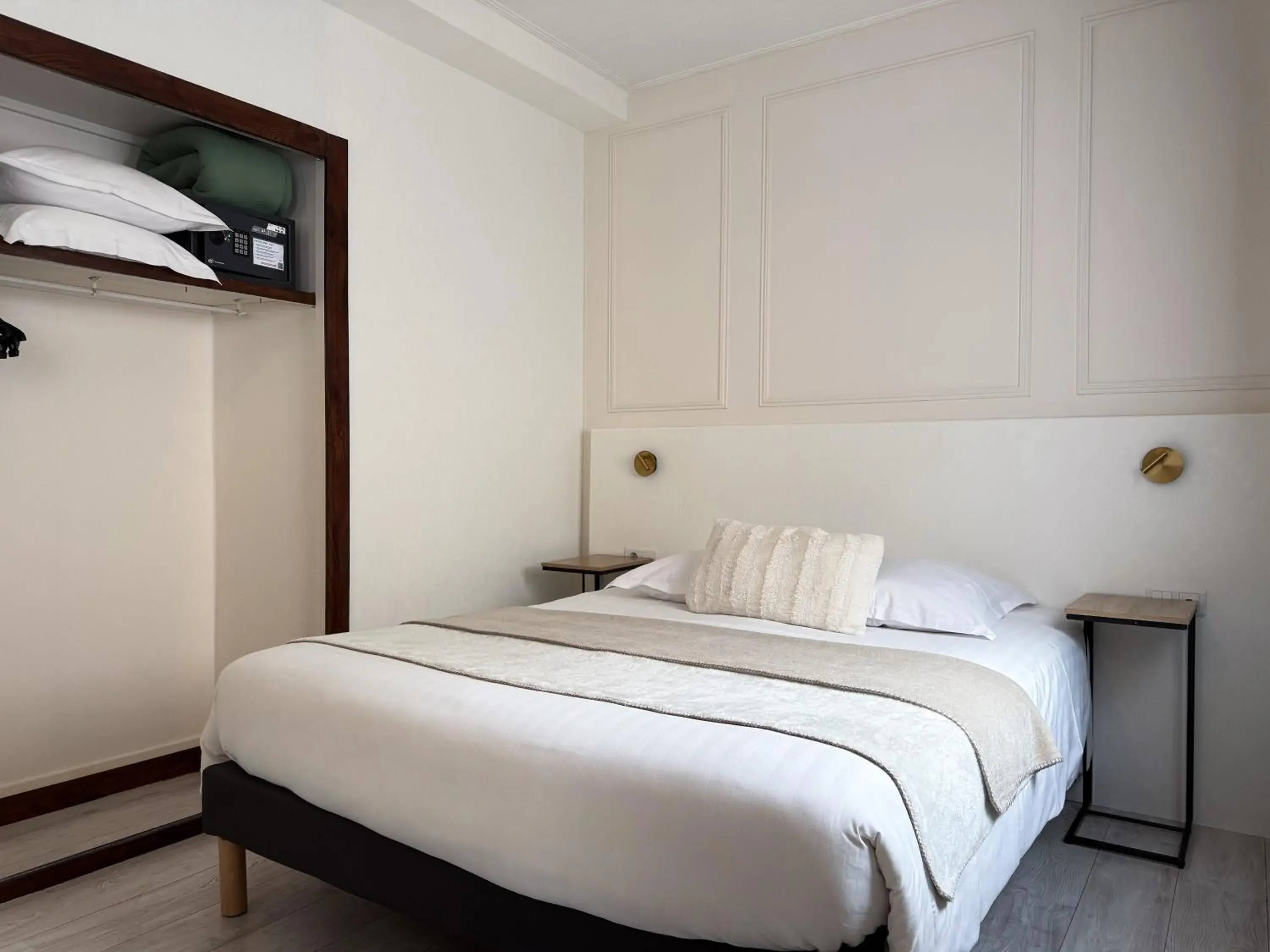 Photo of the whole room, Bed in Hotel de Paris Photo of the whole room, Bed in Hotel de Paris