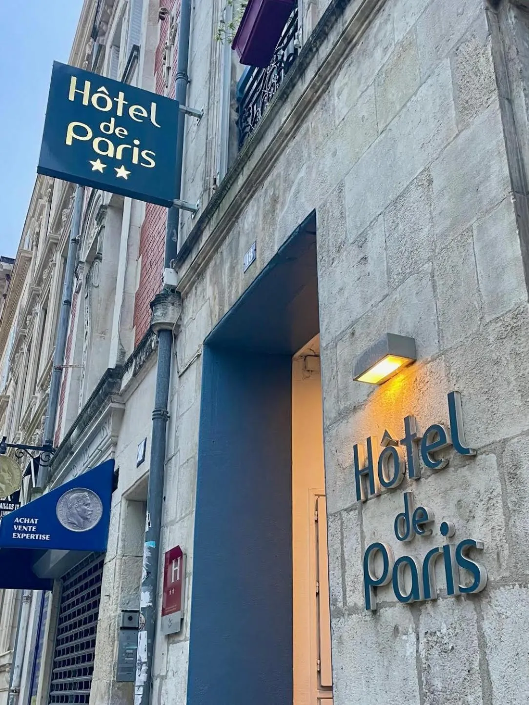 Property building in Hotel de Paris