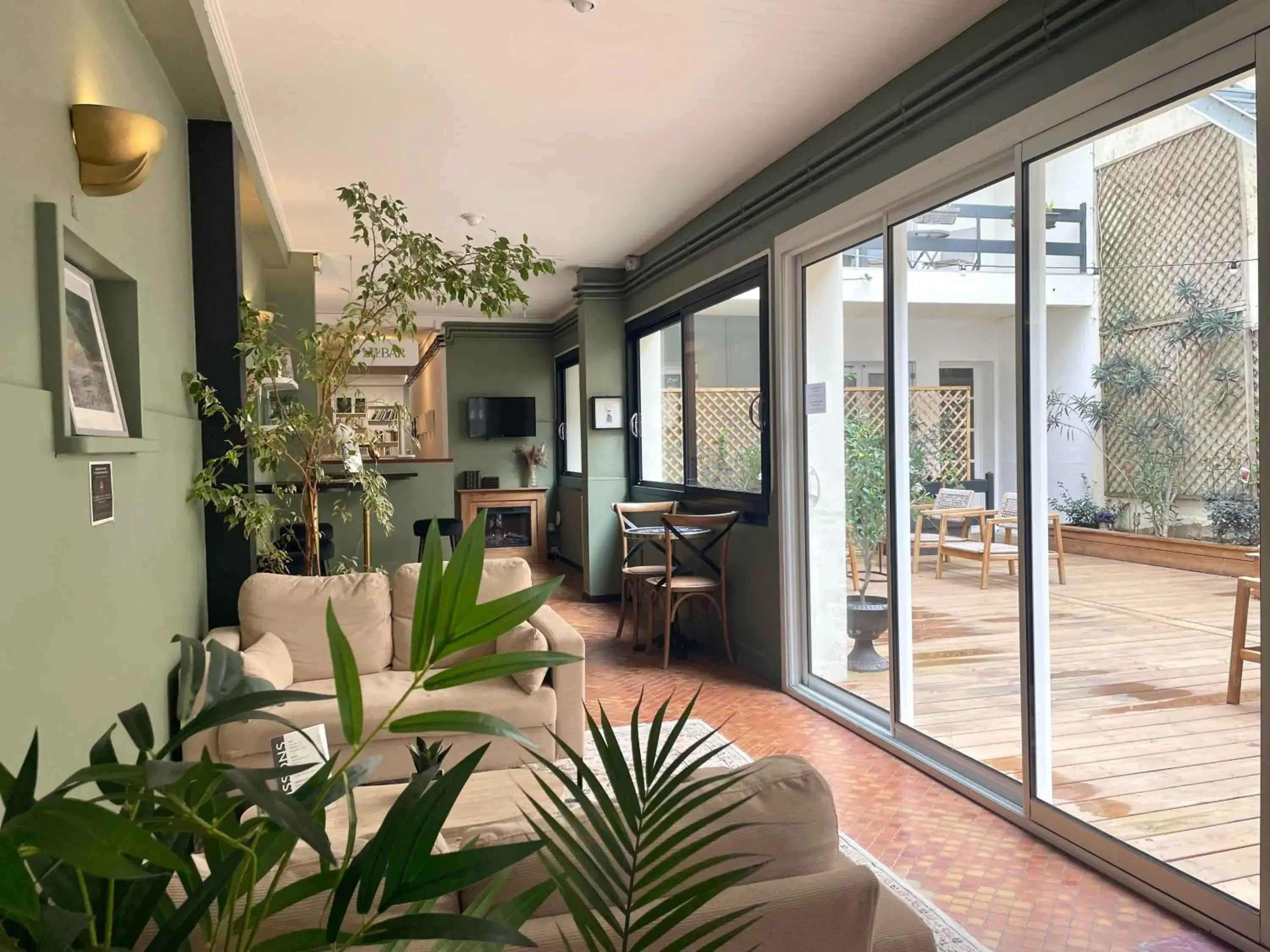 Property building in Hotel de Paris Property building in Hotel de Paris