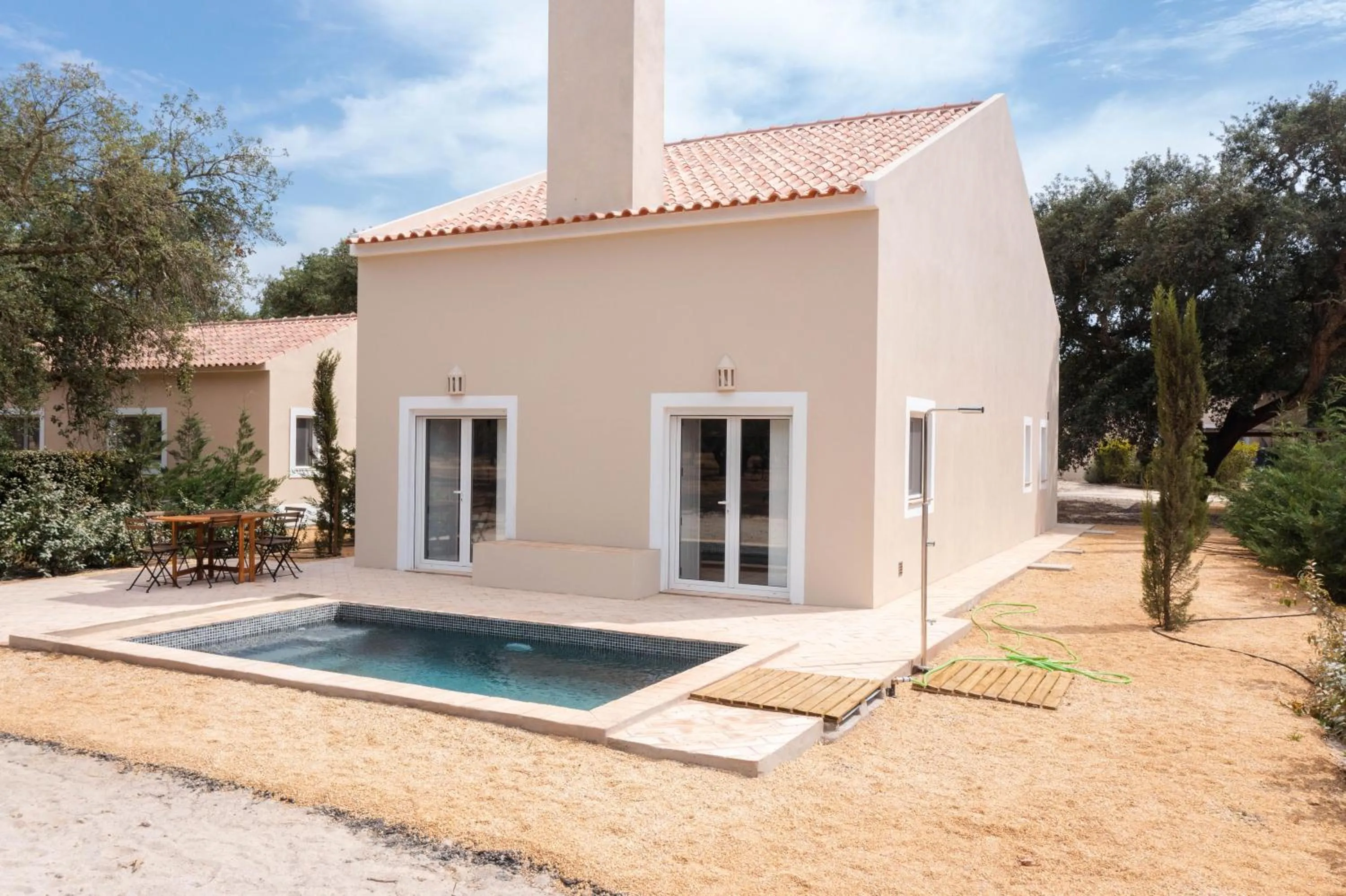 Property building in Casa das Cegonhas