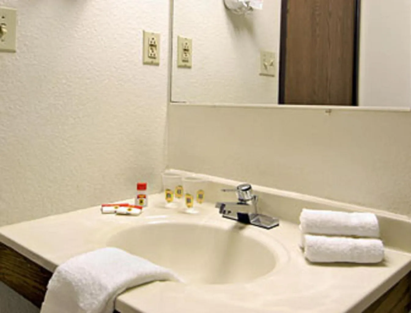 Bathroom in Super 8 by Wyndham Twinsburg/Cleveland Area