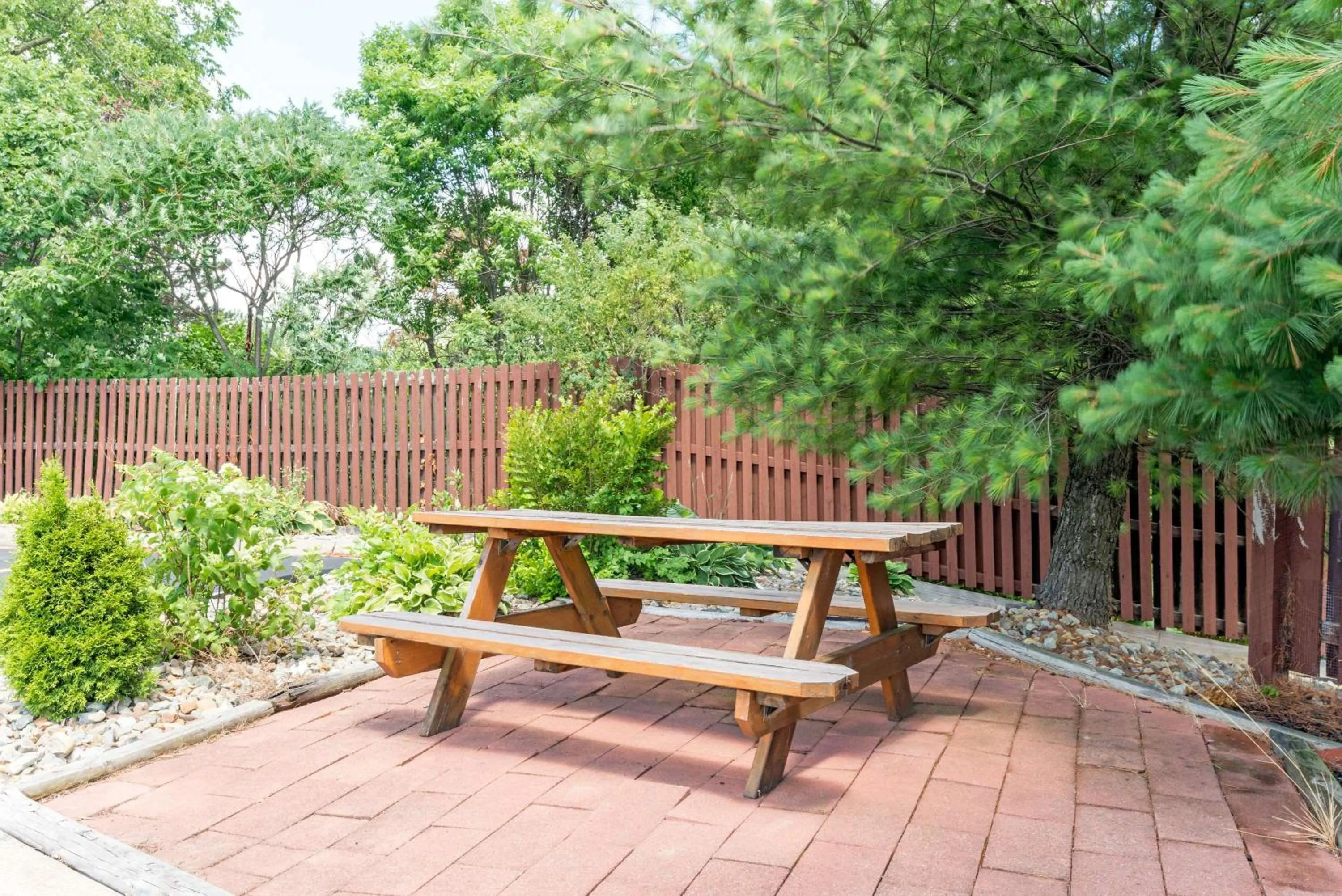 Garden in Super 8 by Wyndham Twinsburg/Cleveland Area