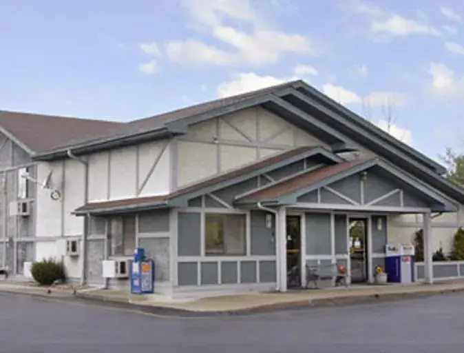 Property building in Super 8 by Wyndham Twinsburg/Cleveland Area Property building in Super 8 by Wyndham Twinsburg/Cleveland Area