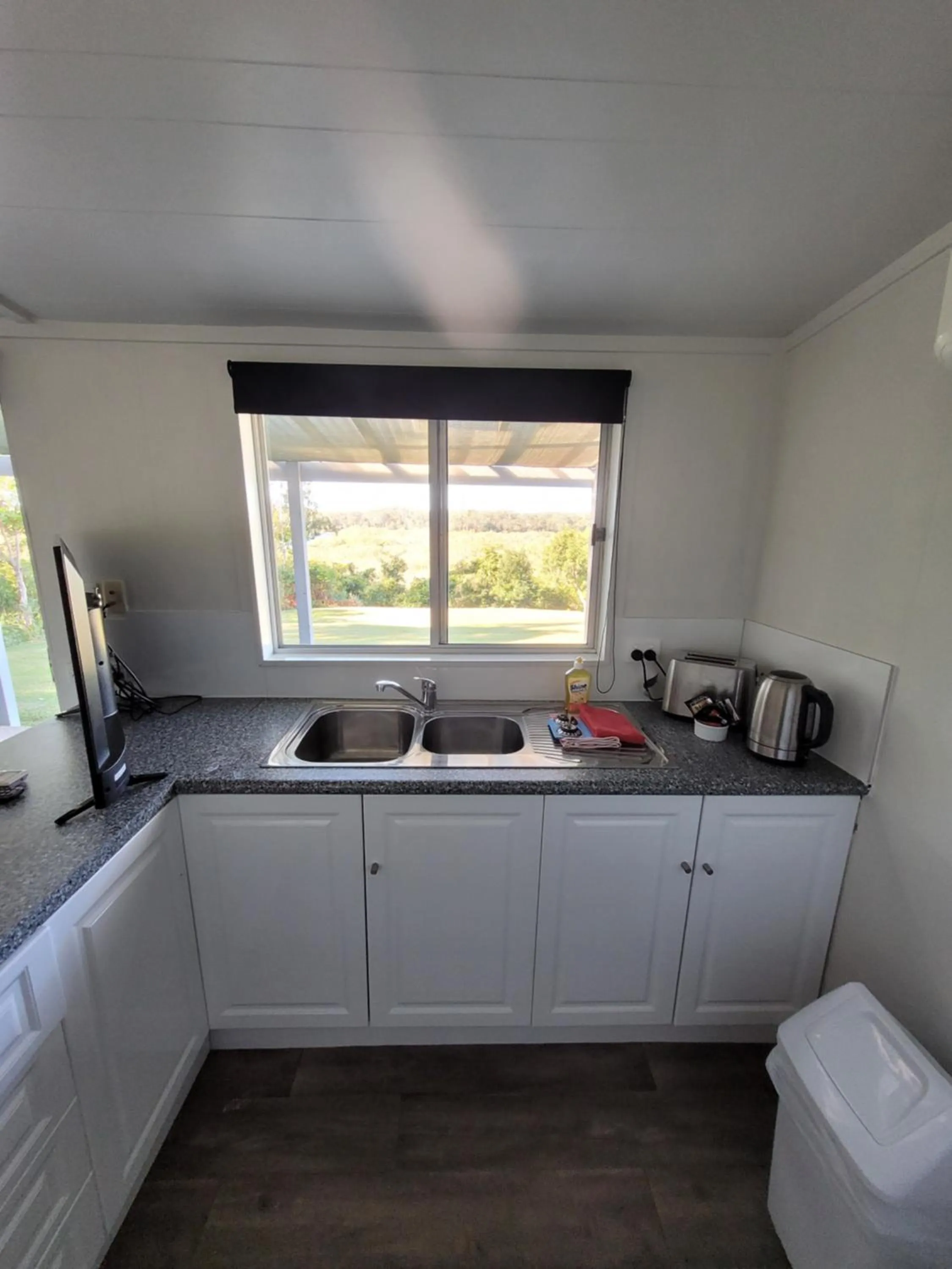 Kitchen or kitchenette in Jabiru Motel