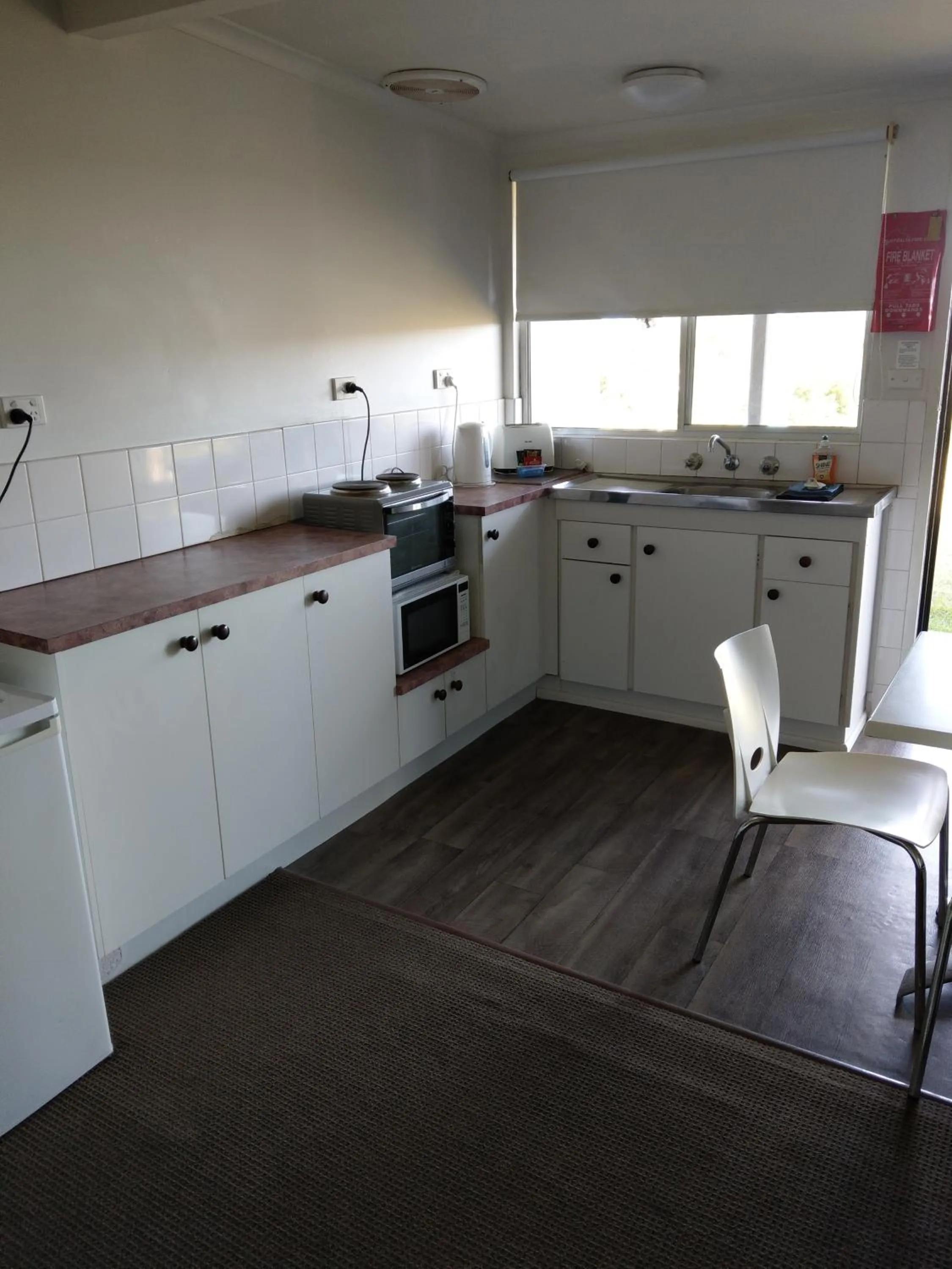 Kitchen or kitchenette in Jabiru Motel