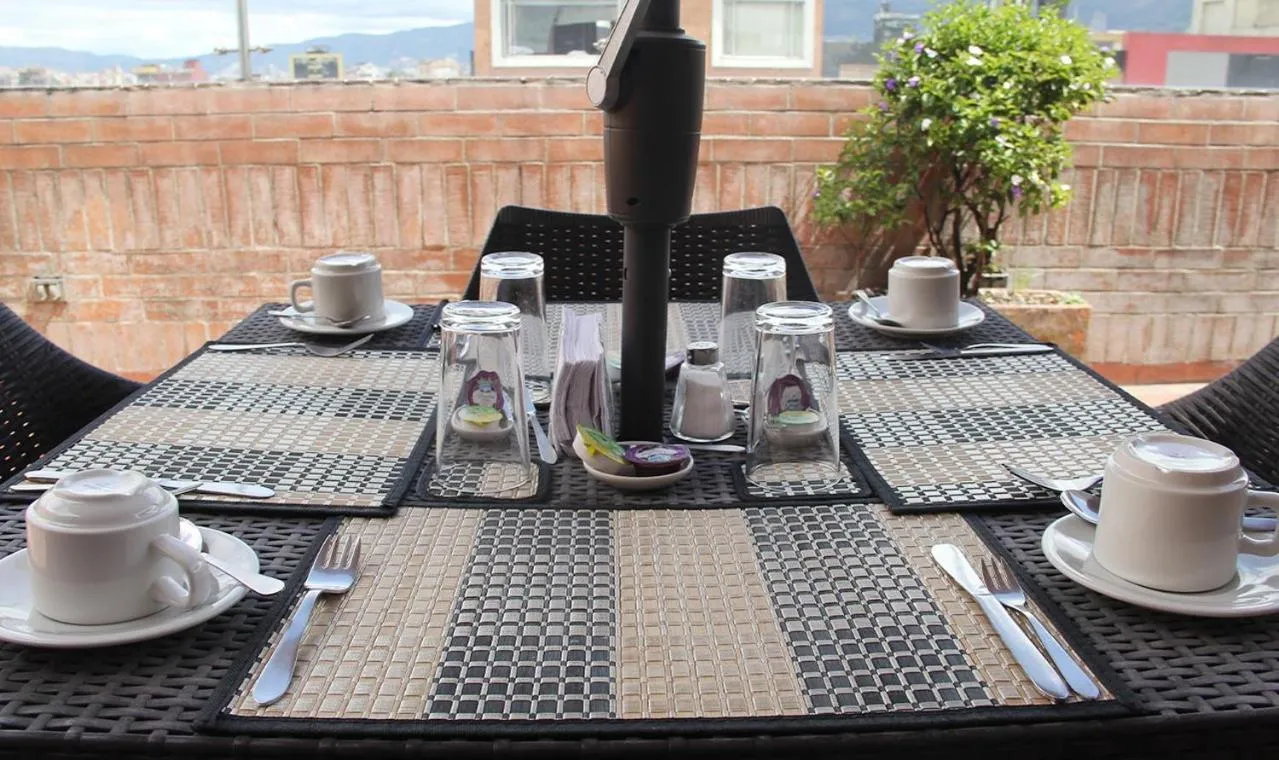 Restaurant/places to eat in AW Hotel Salitre Real