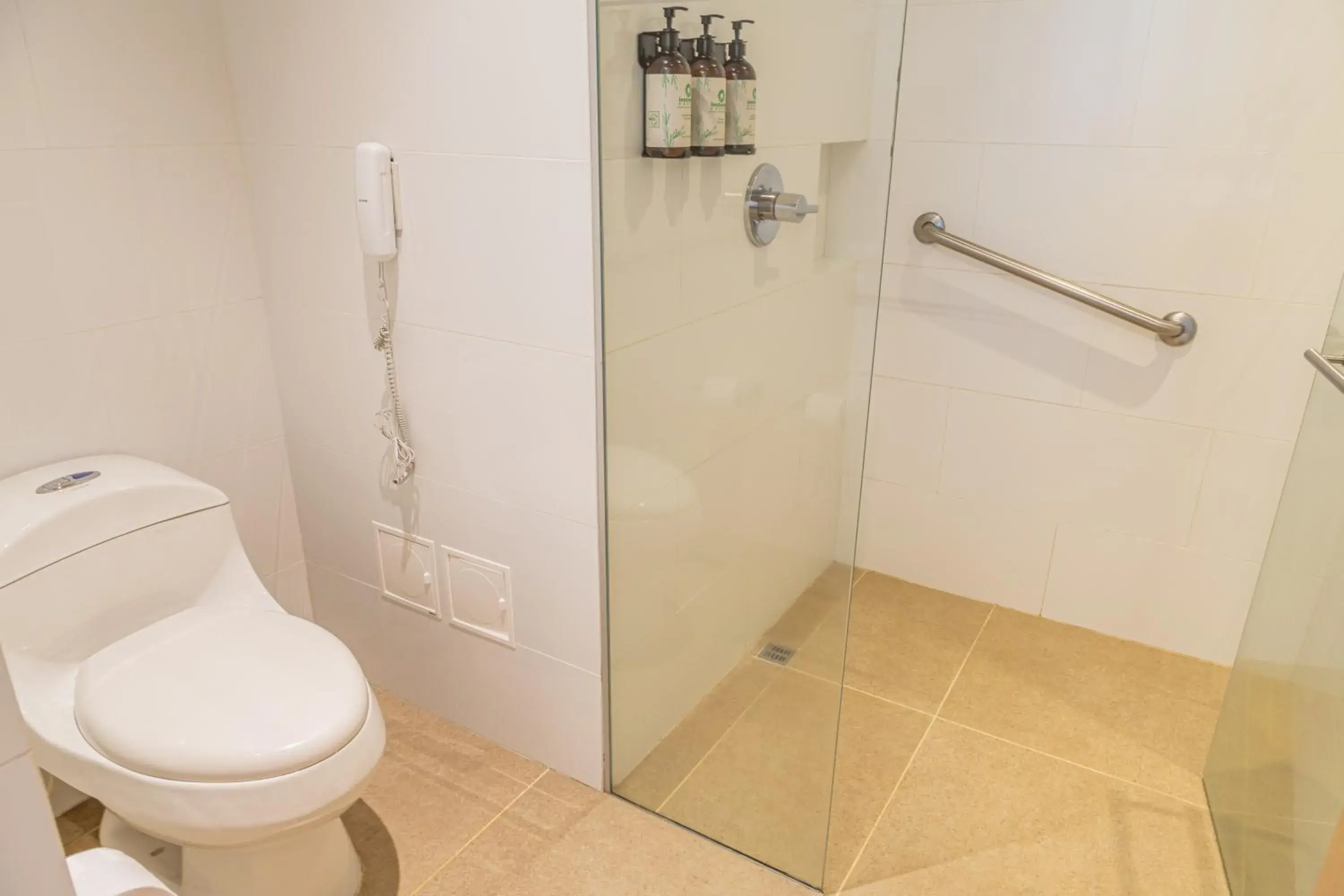 Shower in Hotel Irotama Lago Shower in Hotel Irotama Lago