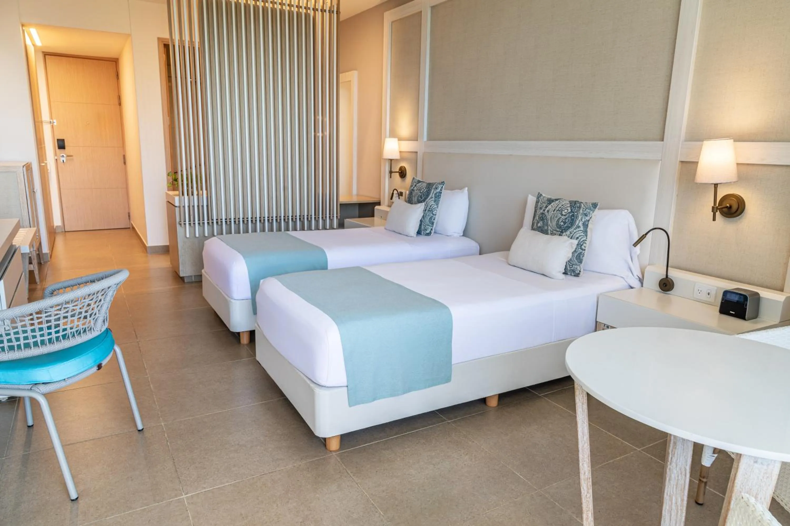 Bed in Hotel Irotama Lago