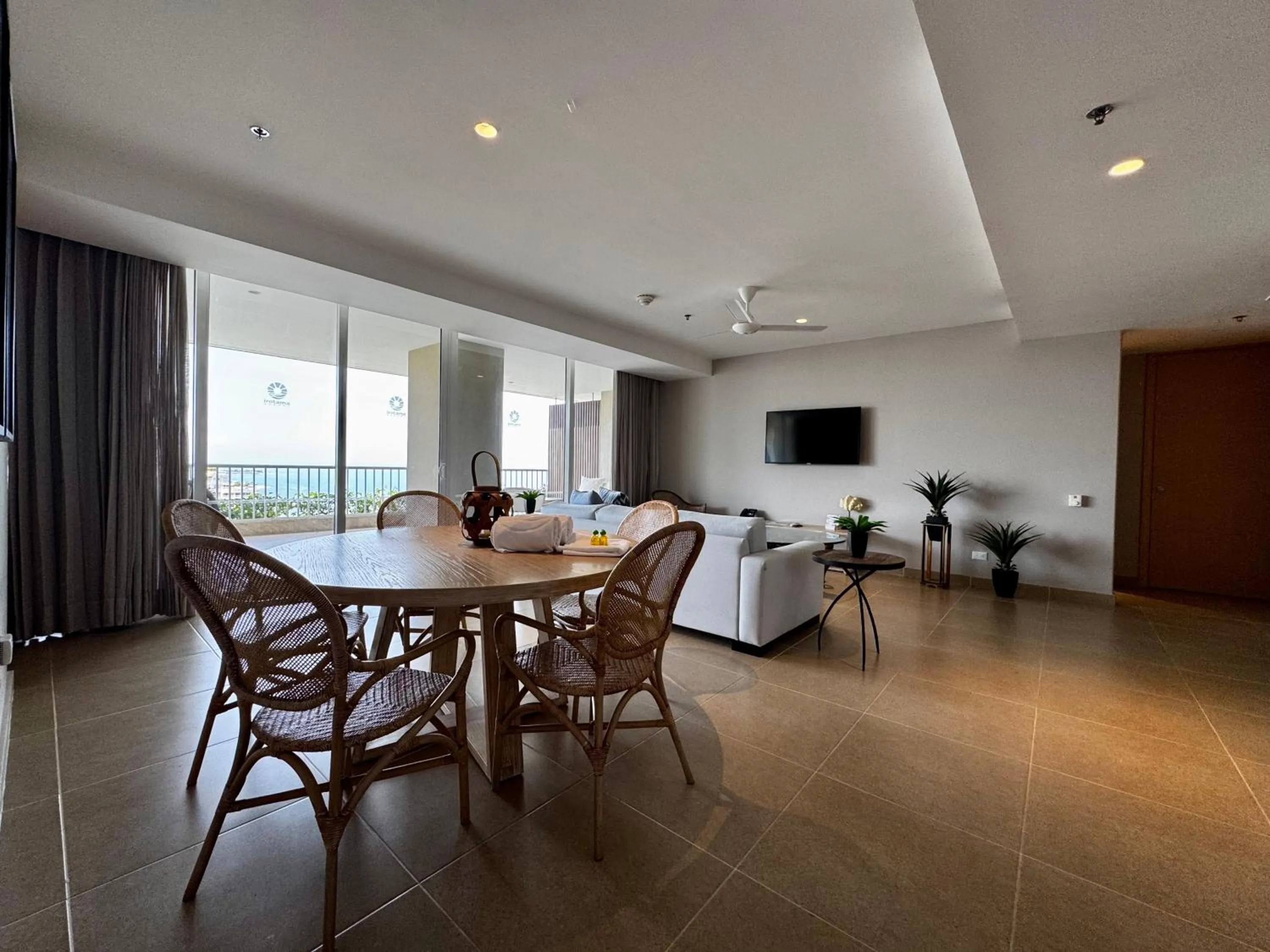 TV and multimedia, Bed in Hotel Irotama Lago