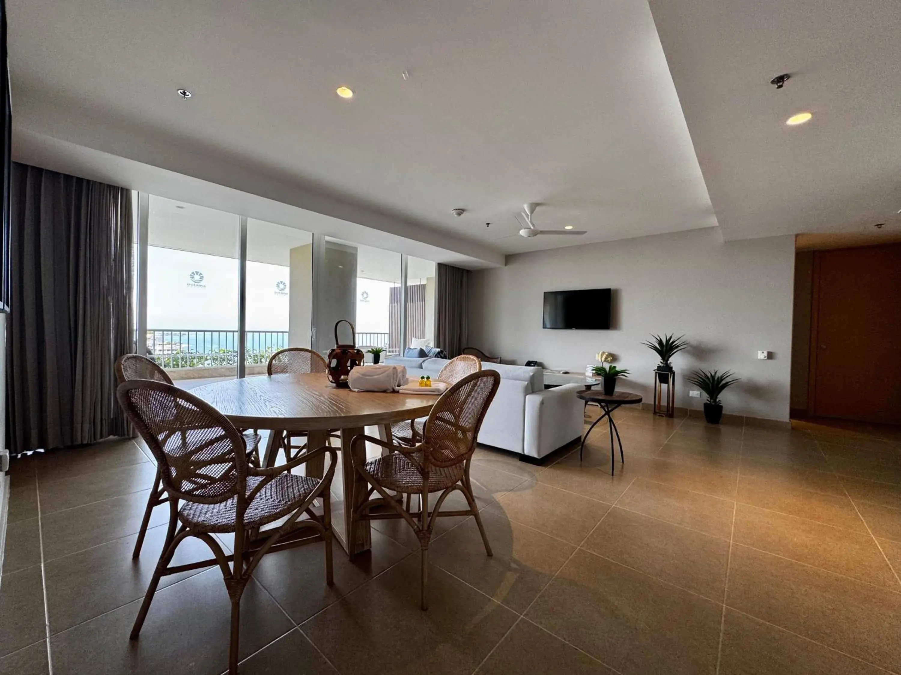 TV and multimedia, Bed in Hotel Irotama Lago TV and multimedia, Bed in Hotel Irotama Lago