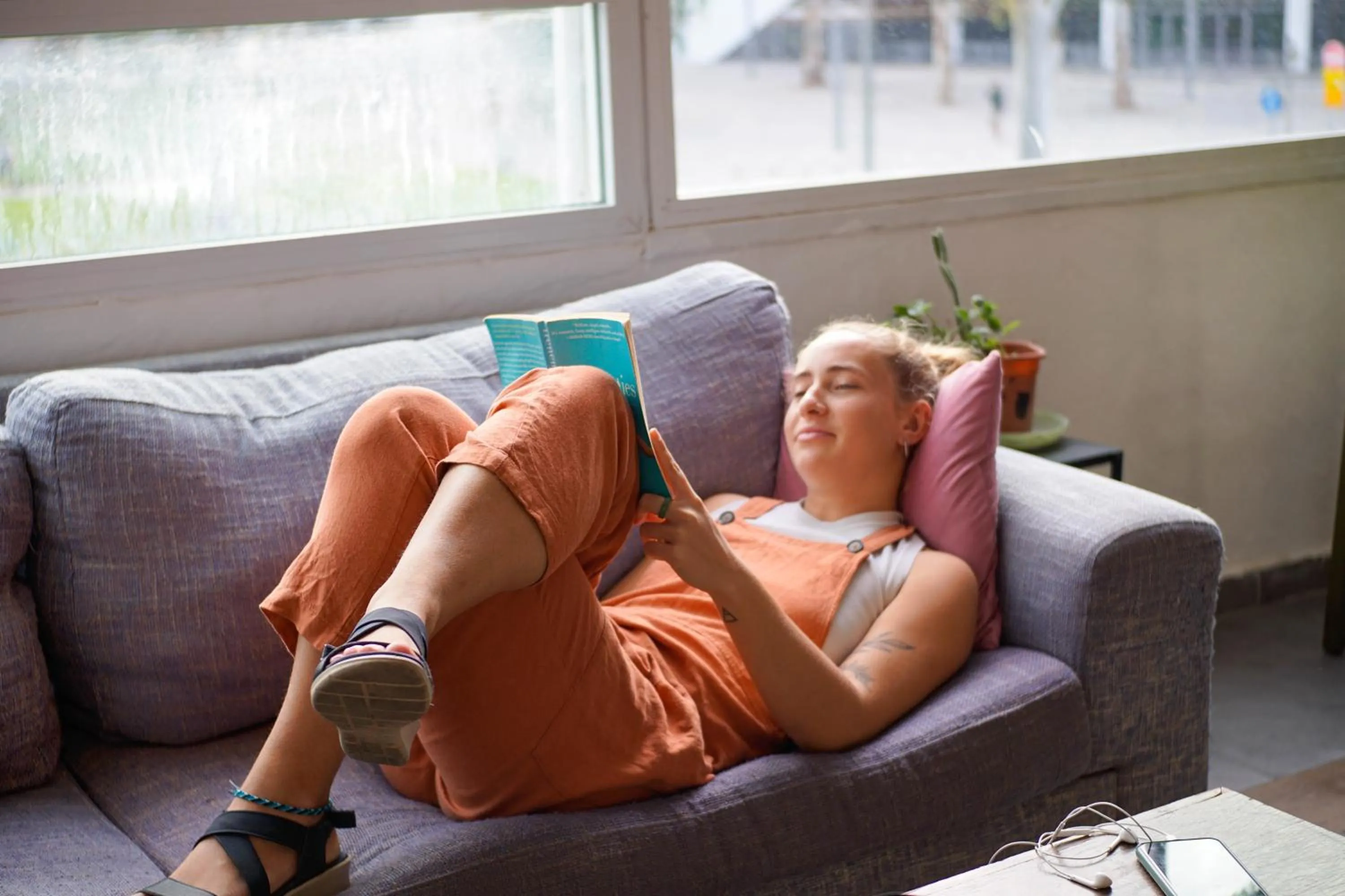 People in Jungle Jaffa Hostel Age 18 to 45