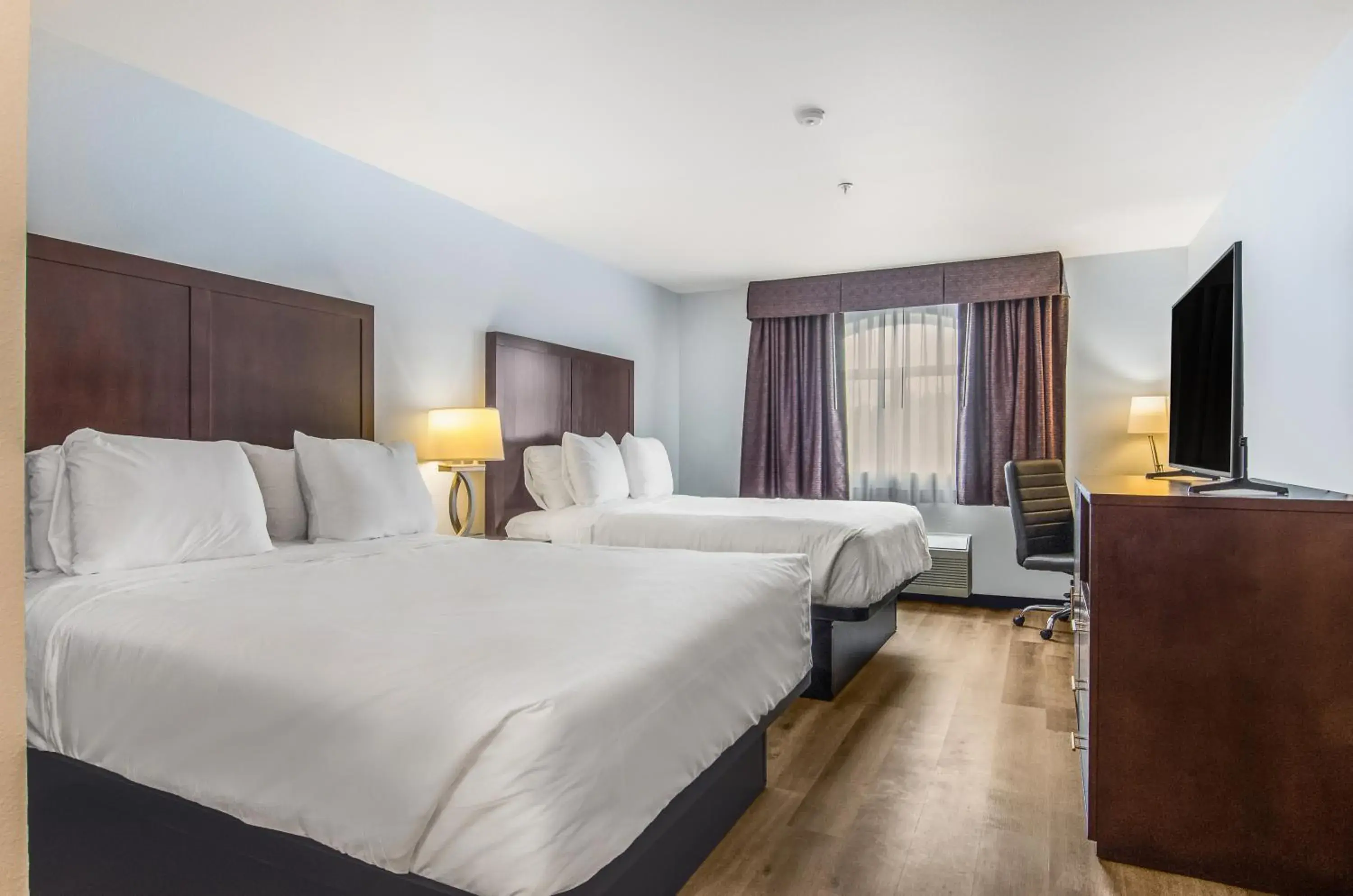 Bed in Red Lion Inn & Suites Des Moines Bed in Red Lion Inn & Suites Des Moines