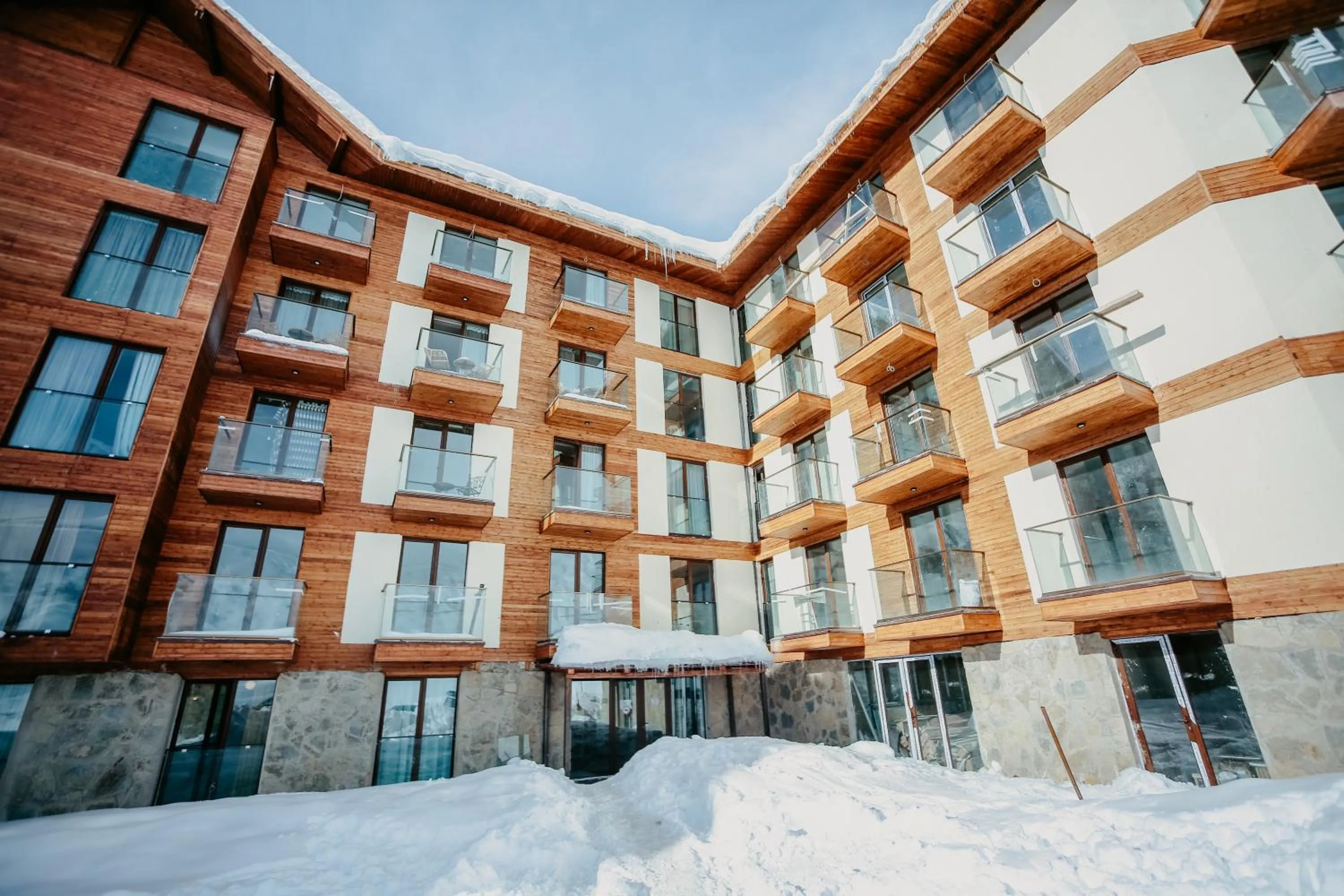 Maisako's New Gudauri Apartment