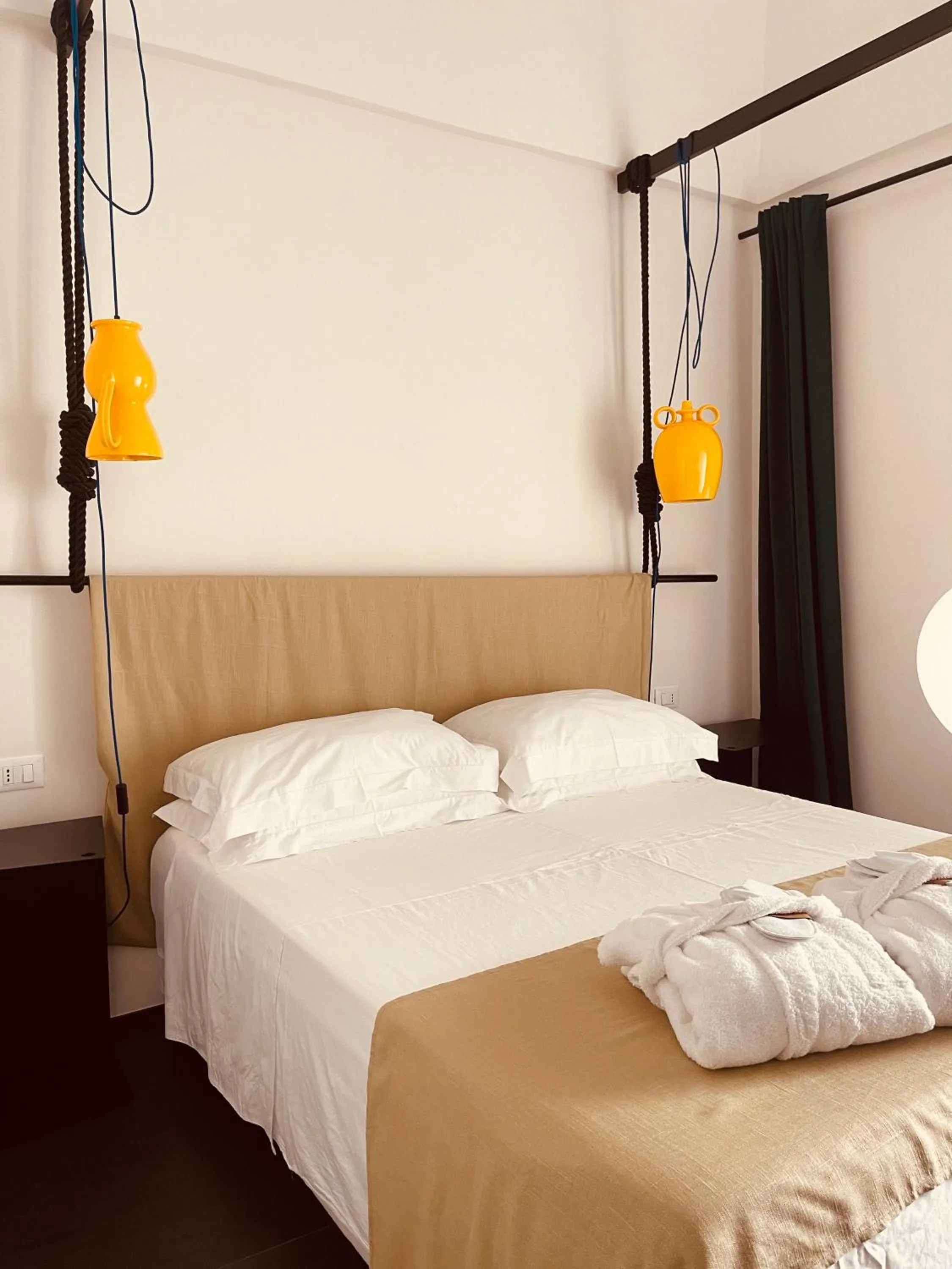 Bedroom, Bed in Palazzo Biancofiore, suites & rooftop Ostuni