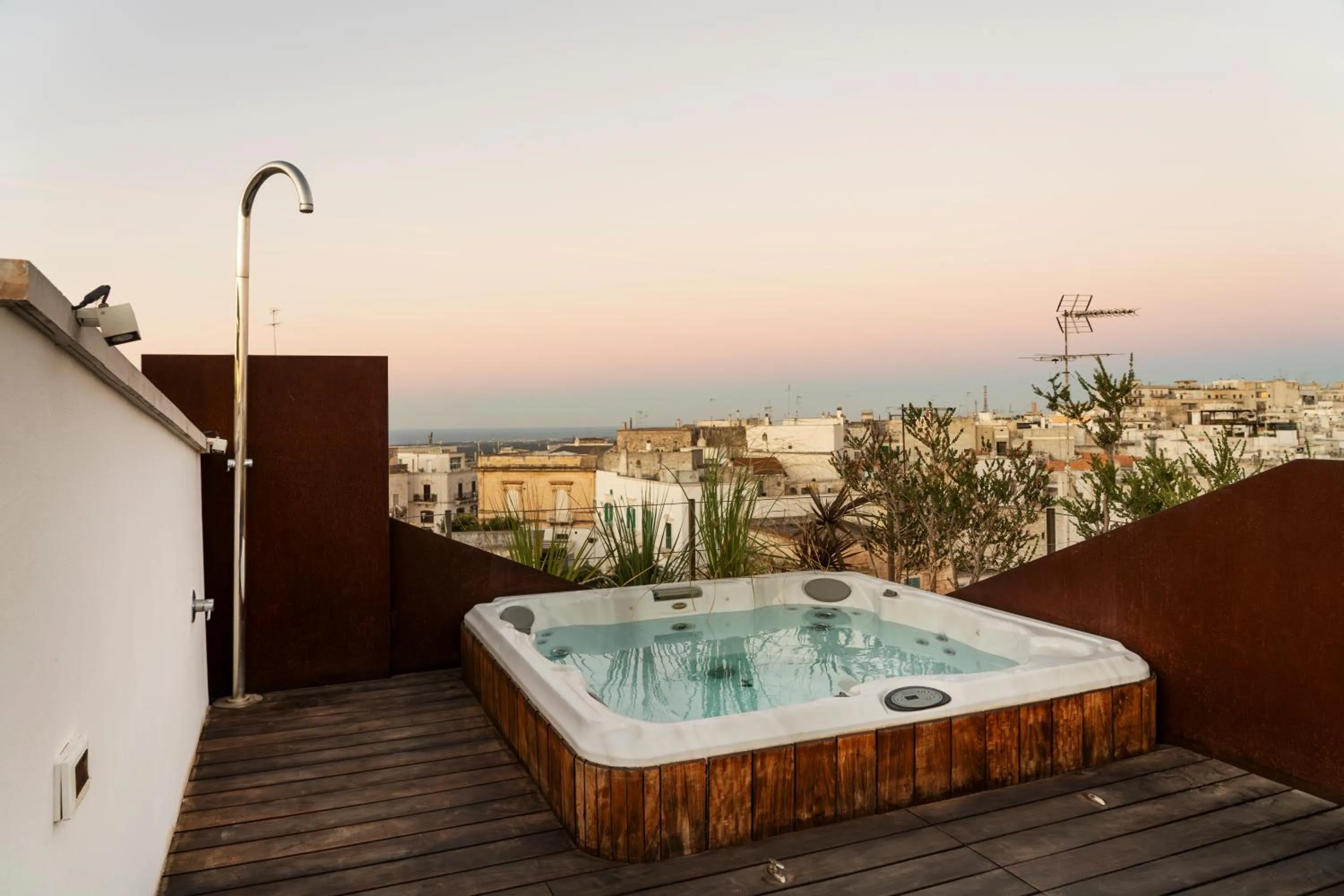 Hot Tub in Palazzo Biancofiore, suites & rooftop Ostuni