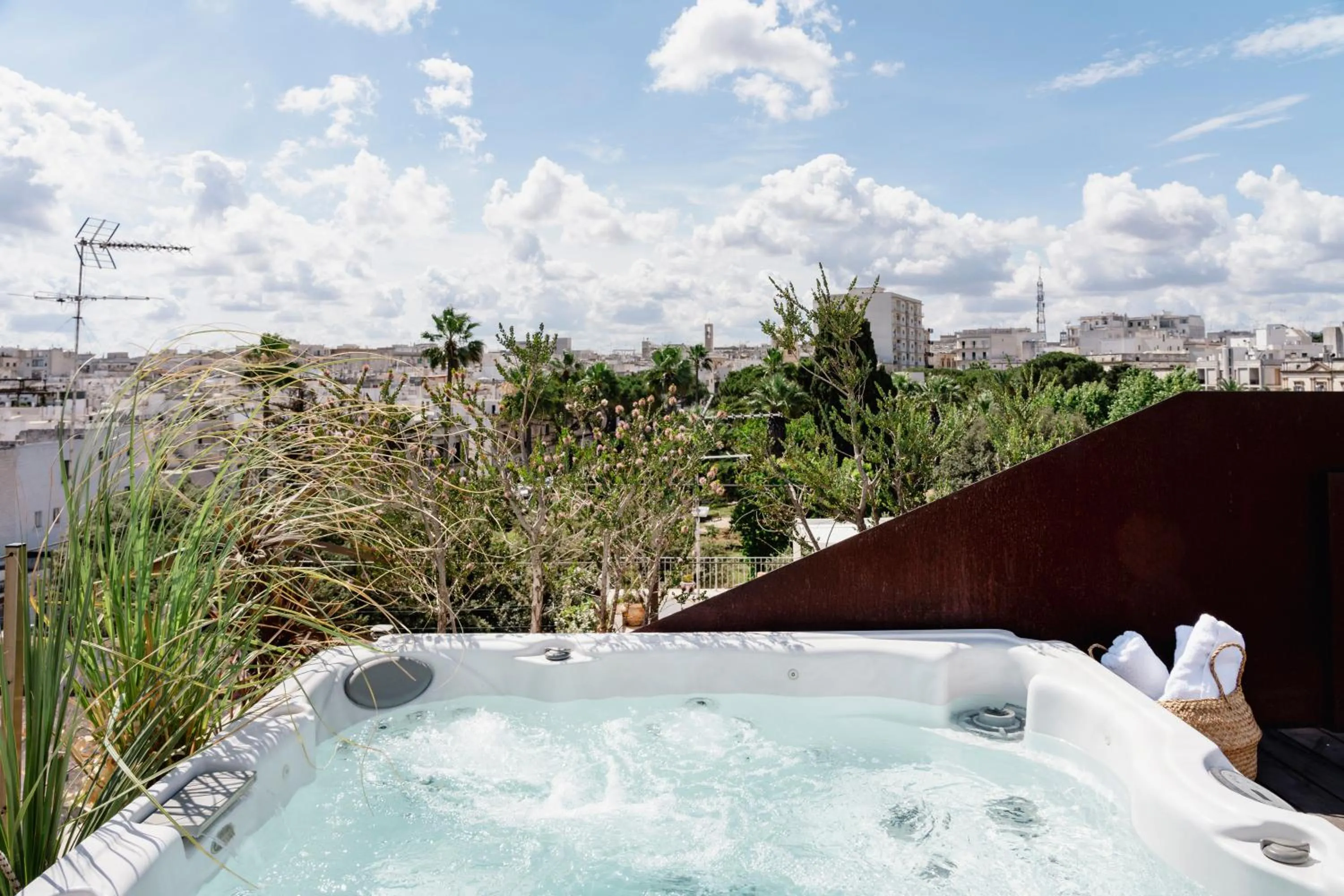 Hot Tub in Palazzo Biancofiore, suites & rooftop Ostuni