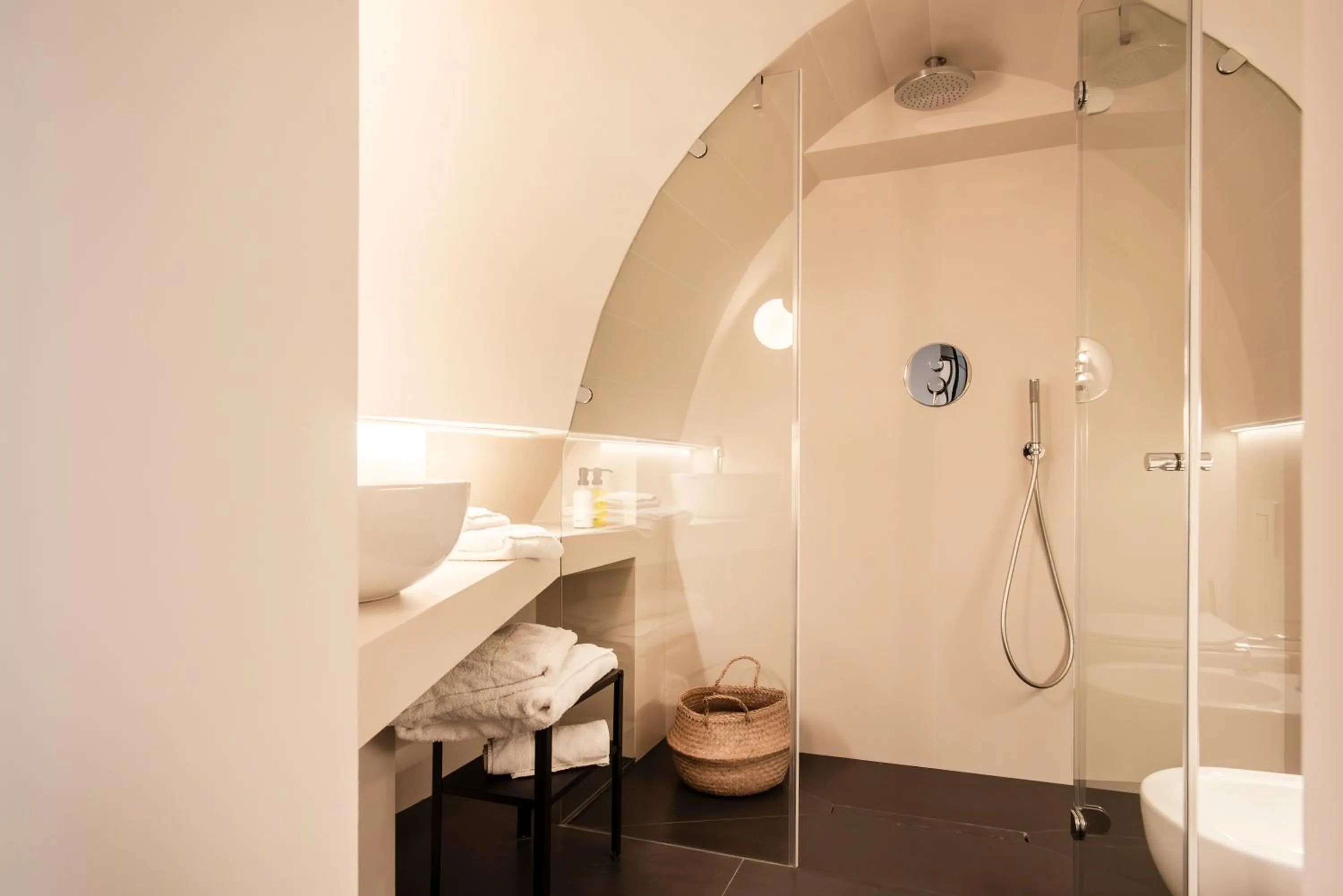 Shower in Palazzo Biancofiore, suites & rooftop Ostuni