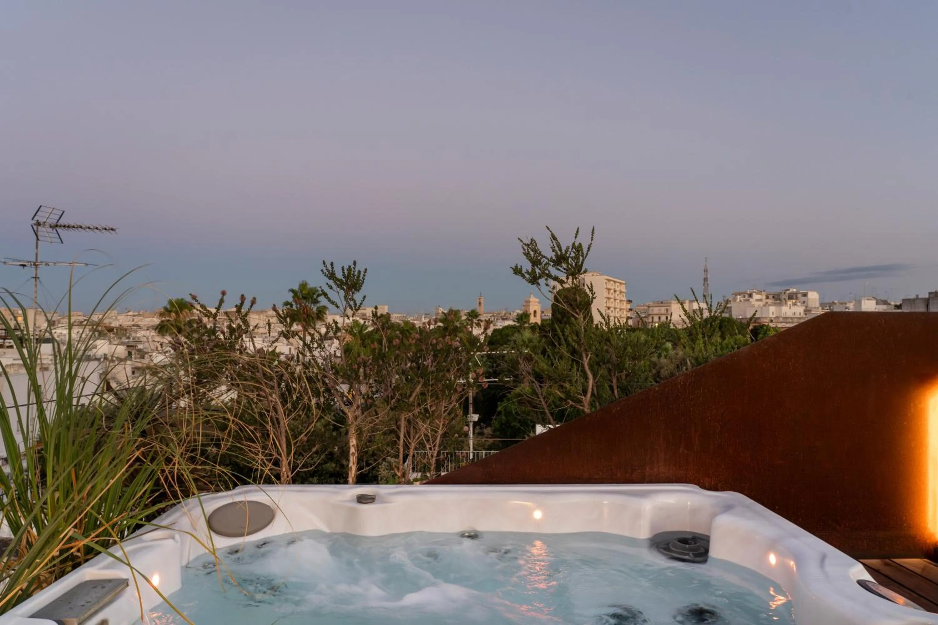 Hot Tub in Palazzo Biancofiore, suites & rooftop Ostuni