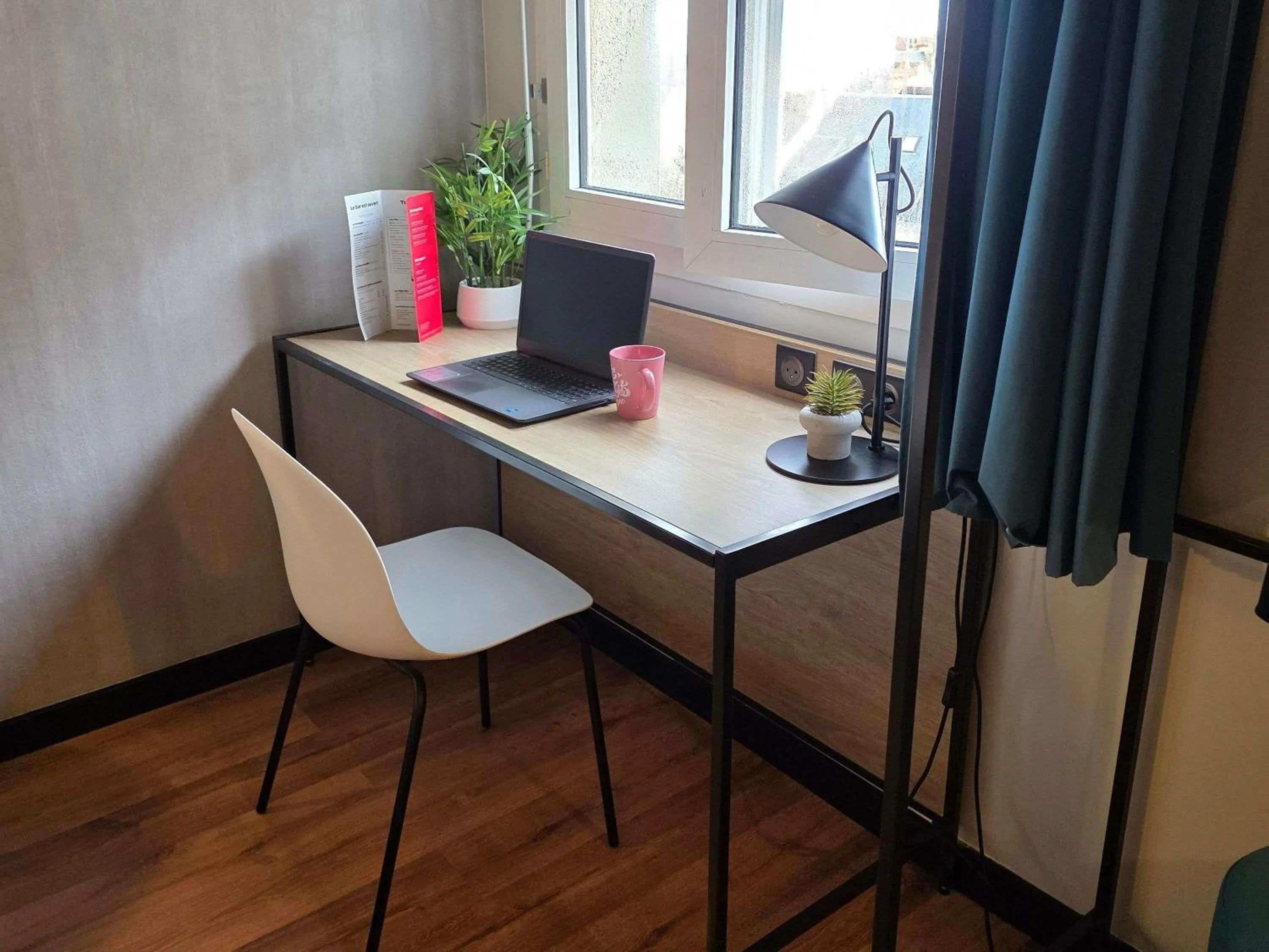 Bedroom in ibis Chateauroux