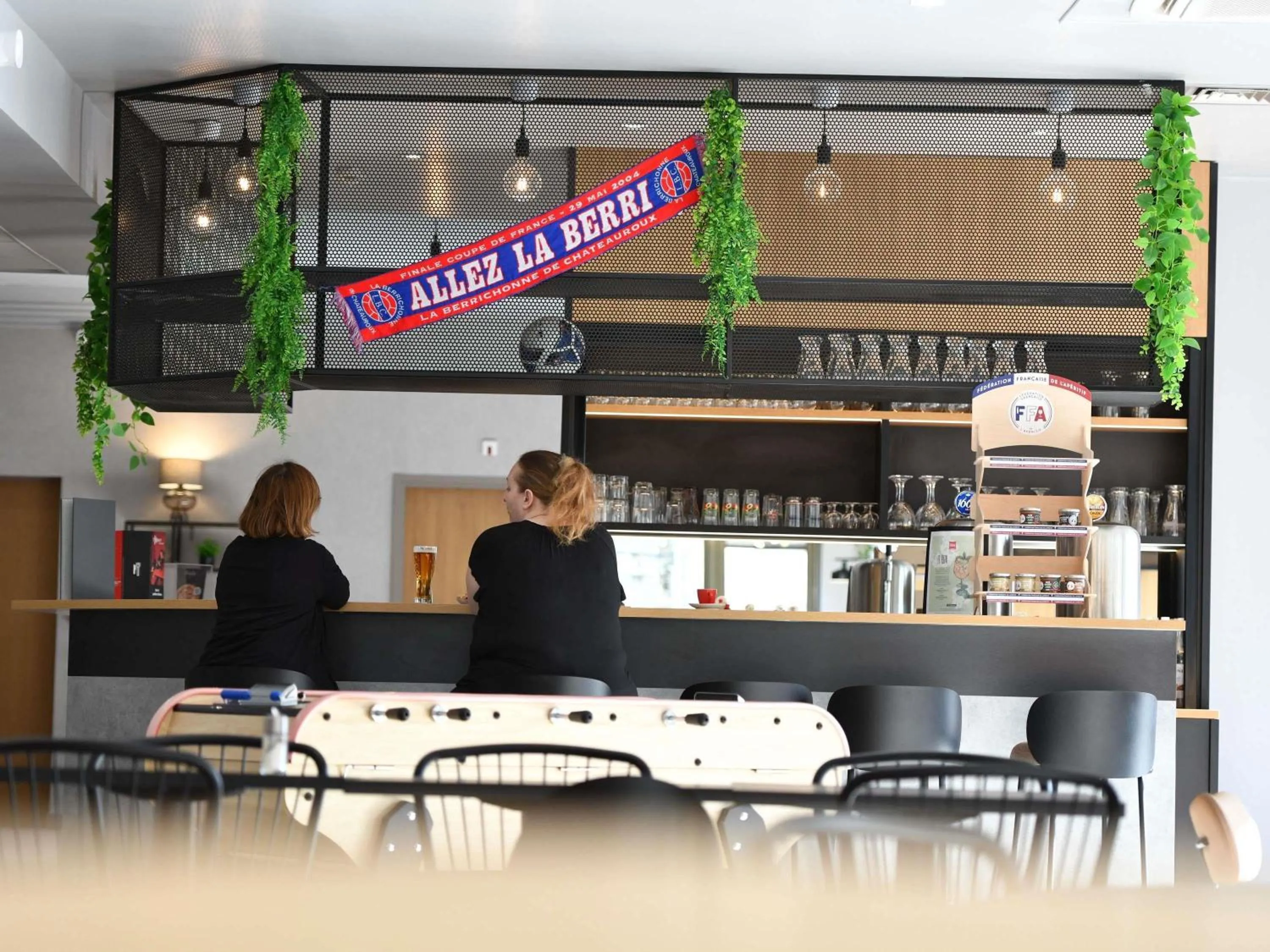 Lounge or bar in ibis Chateauroux