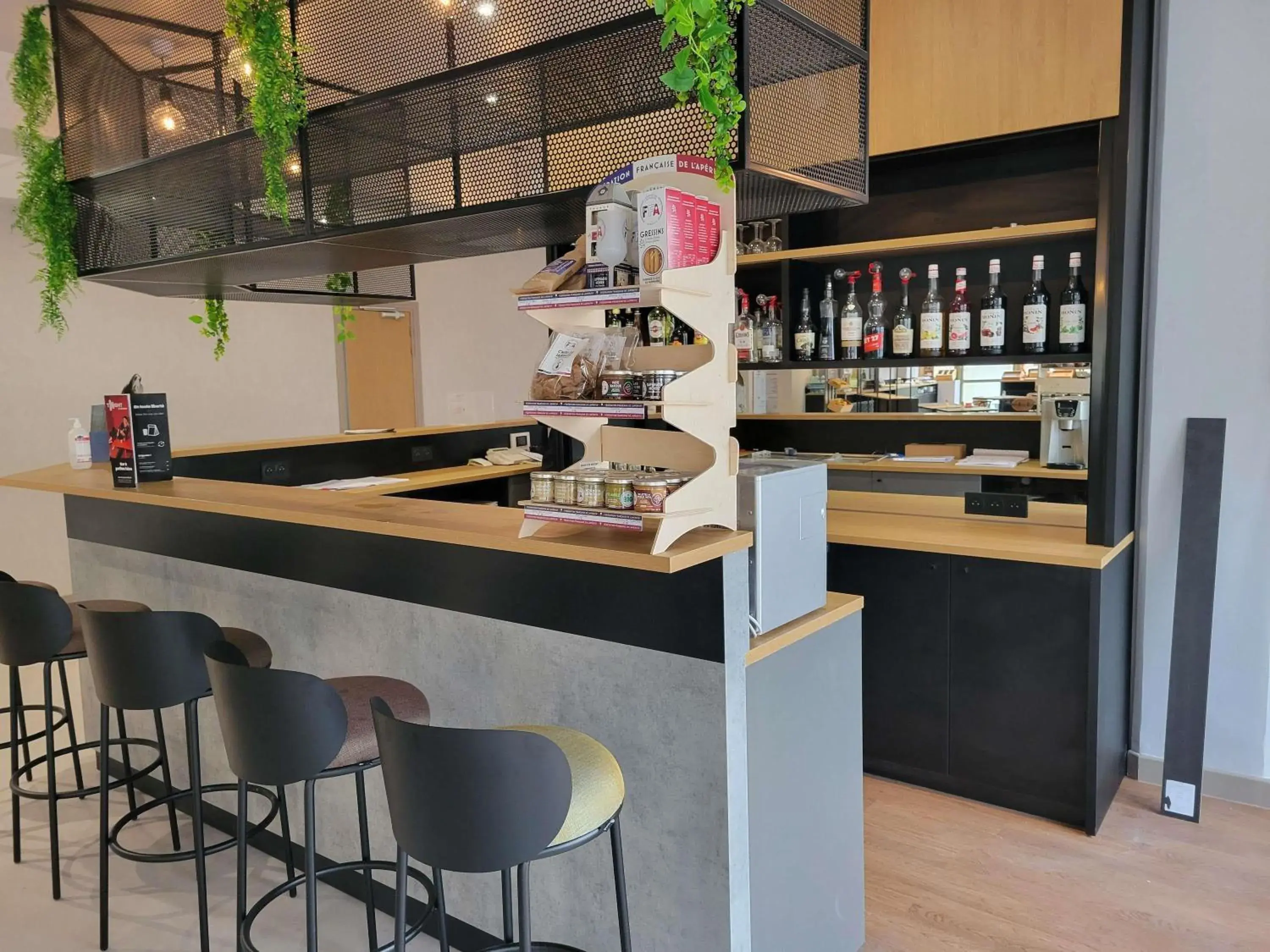 Lounge or bar in ibis Chateauroux Lounge or bar in ibis Chateauroux