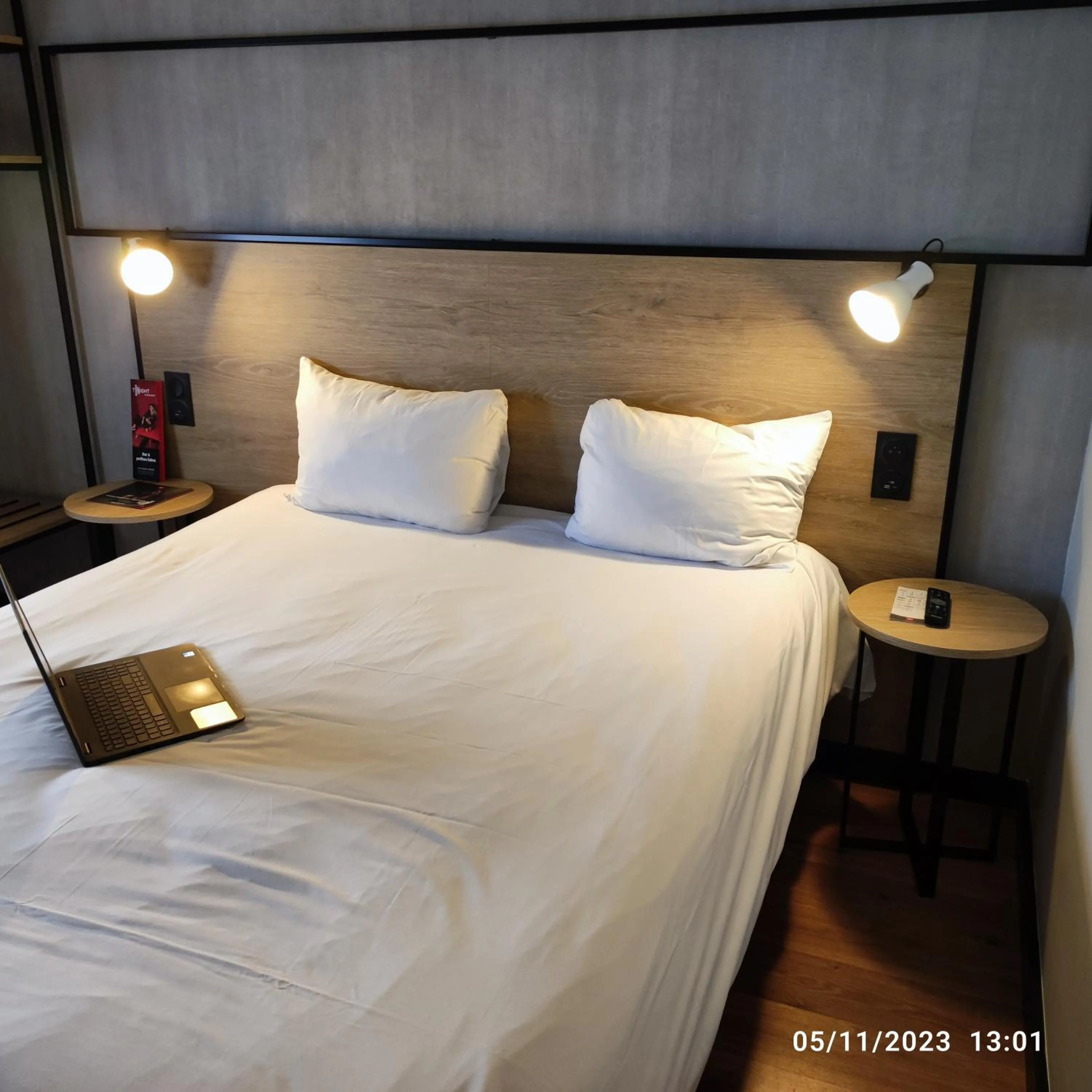 Bedroom, Bed in ibis Chateauroux