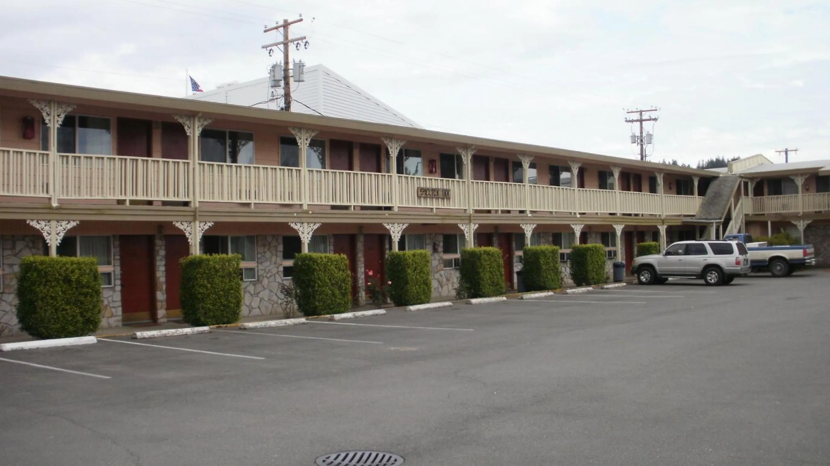 Facade/entrance in Shelton Inn